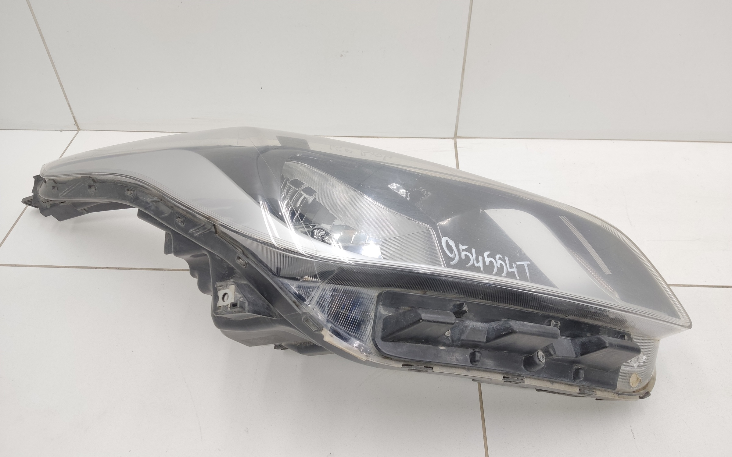 Фара передняя правая Kia Rio 4 галоген