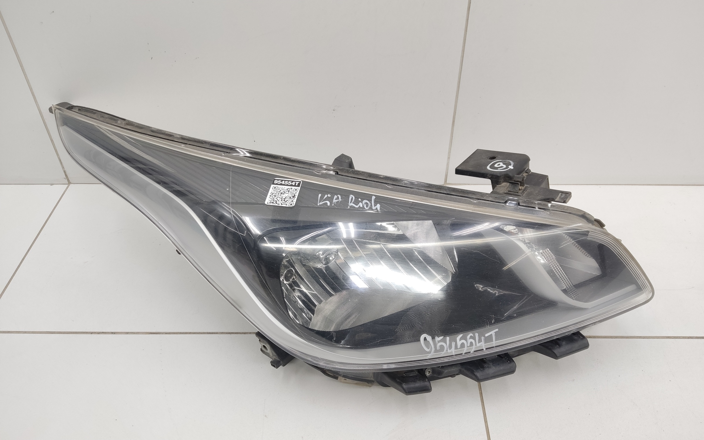 Фара передняя правая Kia Rio 4 галоген