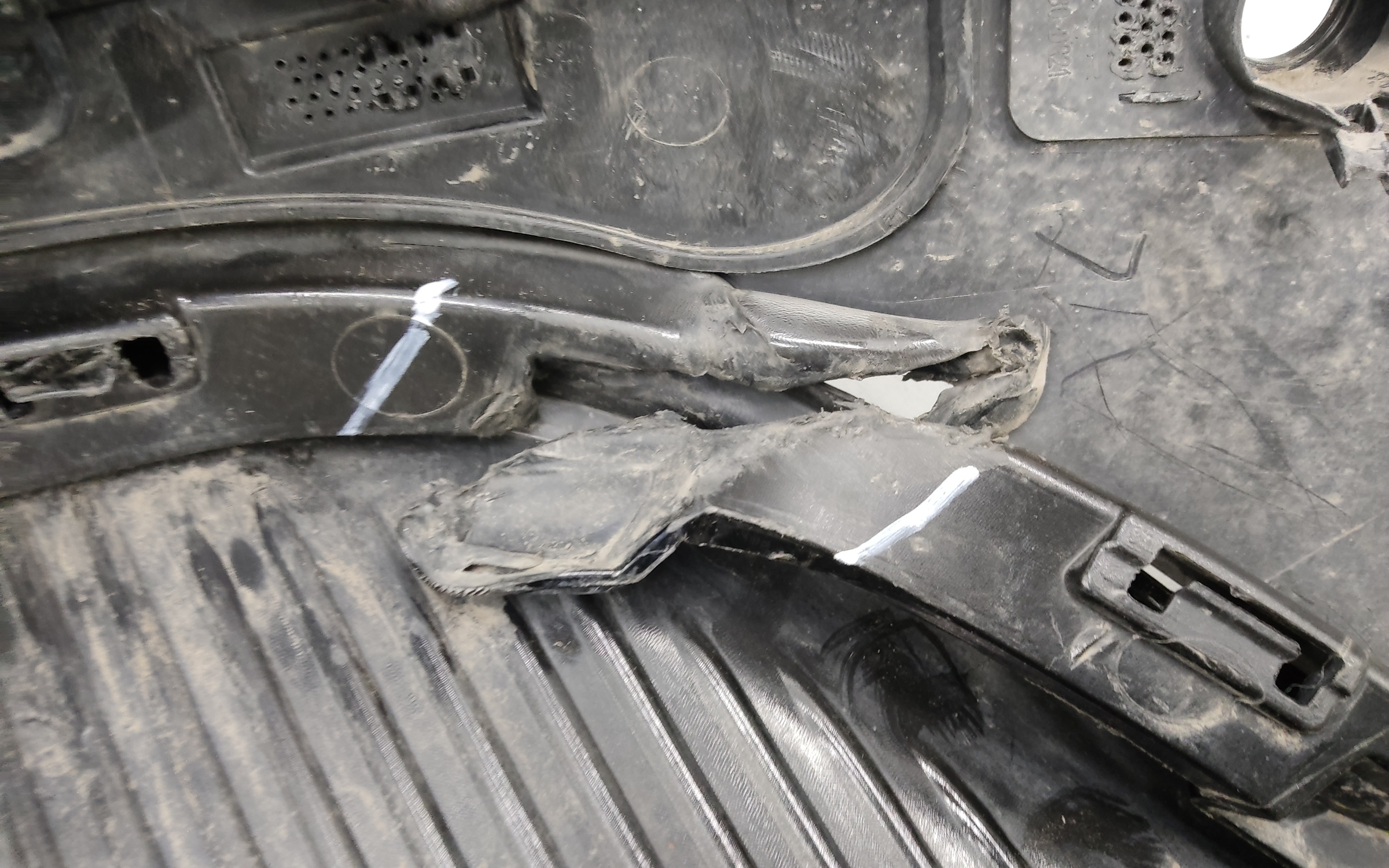 Бампер задний Avatr 11 Restail