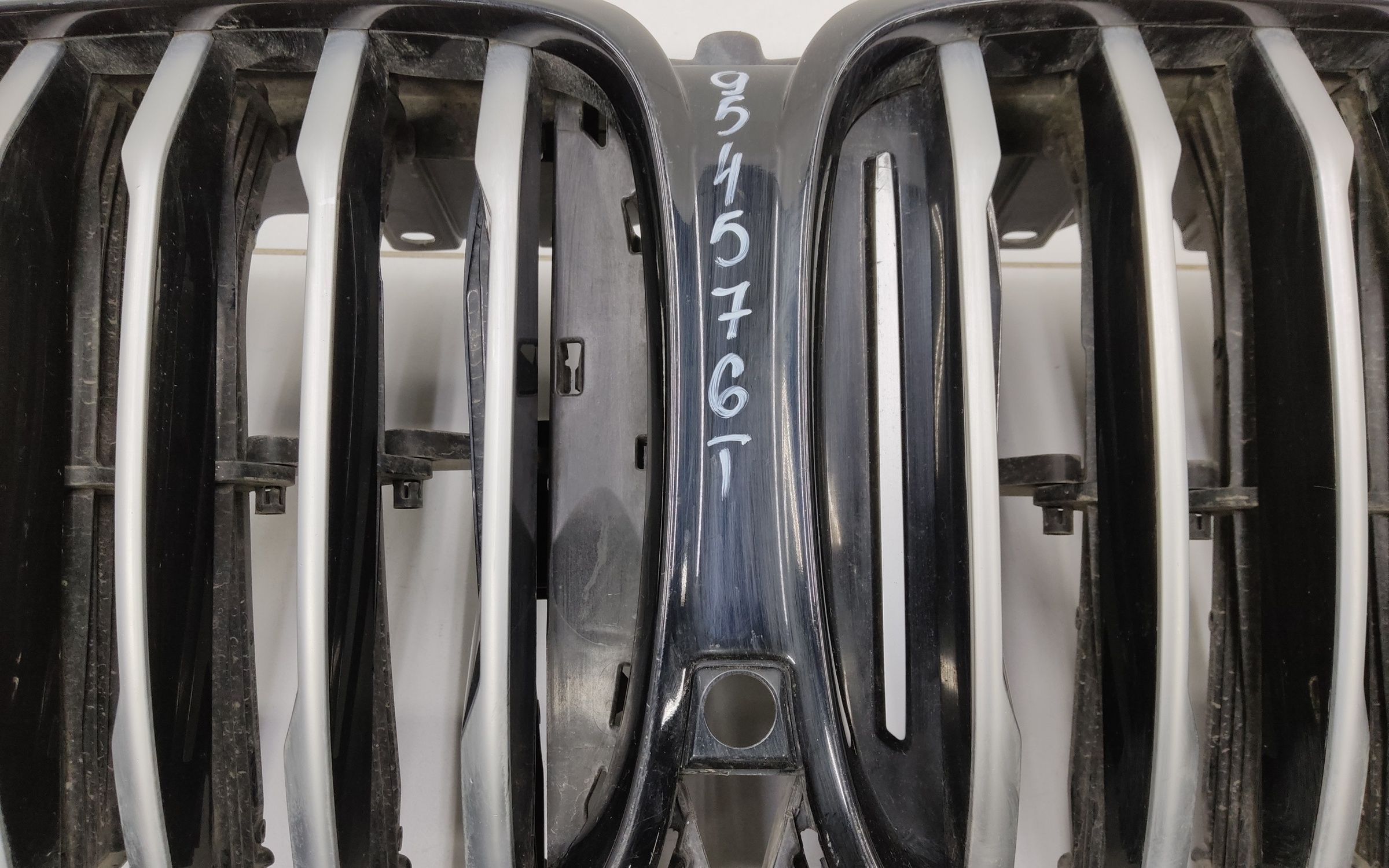 Жалюзи решетки радиатора BMW X5 G05 с двойными хром полосками