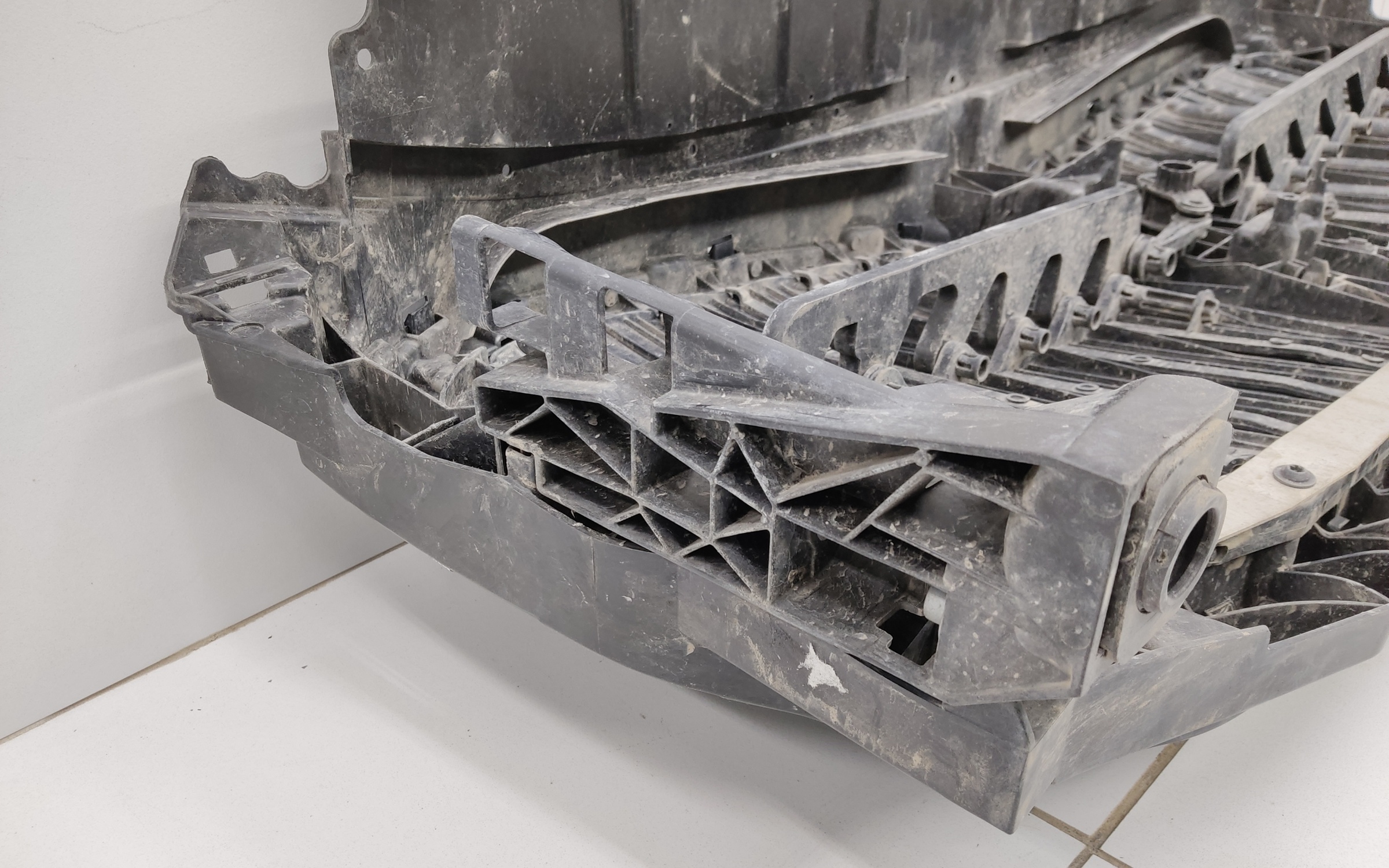 Жалюзи решетки радиатора BMW X5 G05 с двойными хром полосками