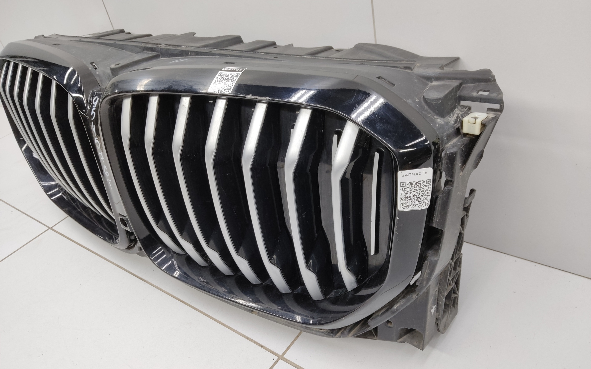 Жалюзи решетки радиатора BMW X5 G05 с двойными хром полосками