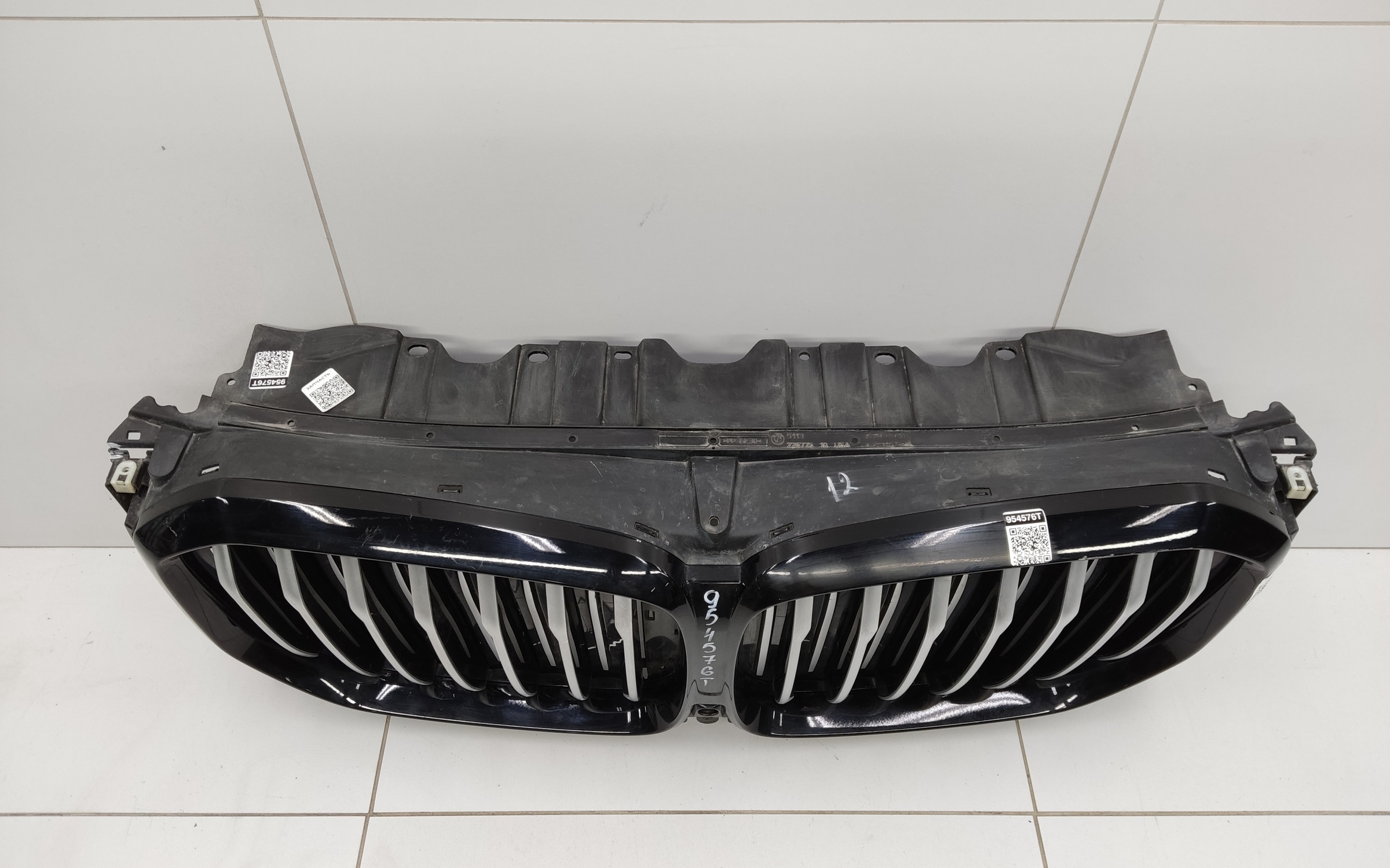 Жалюзи решетки радиатора BMW X5 G05 с двойными хром полосками