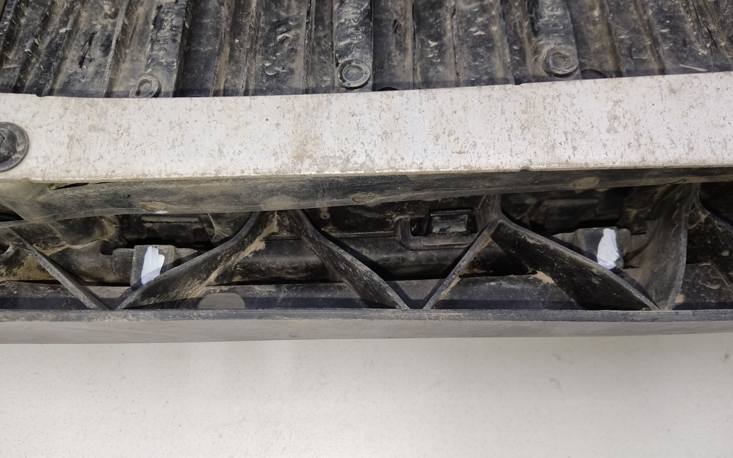 Жалюзи решетки радиатора BMW X5 G05 с двойными хром полосками