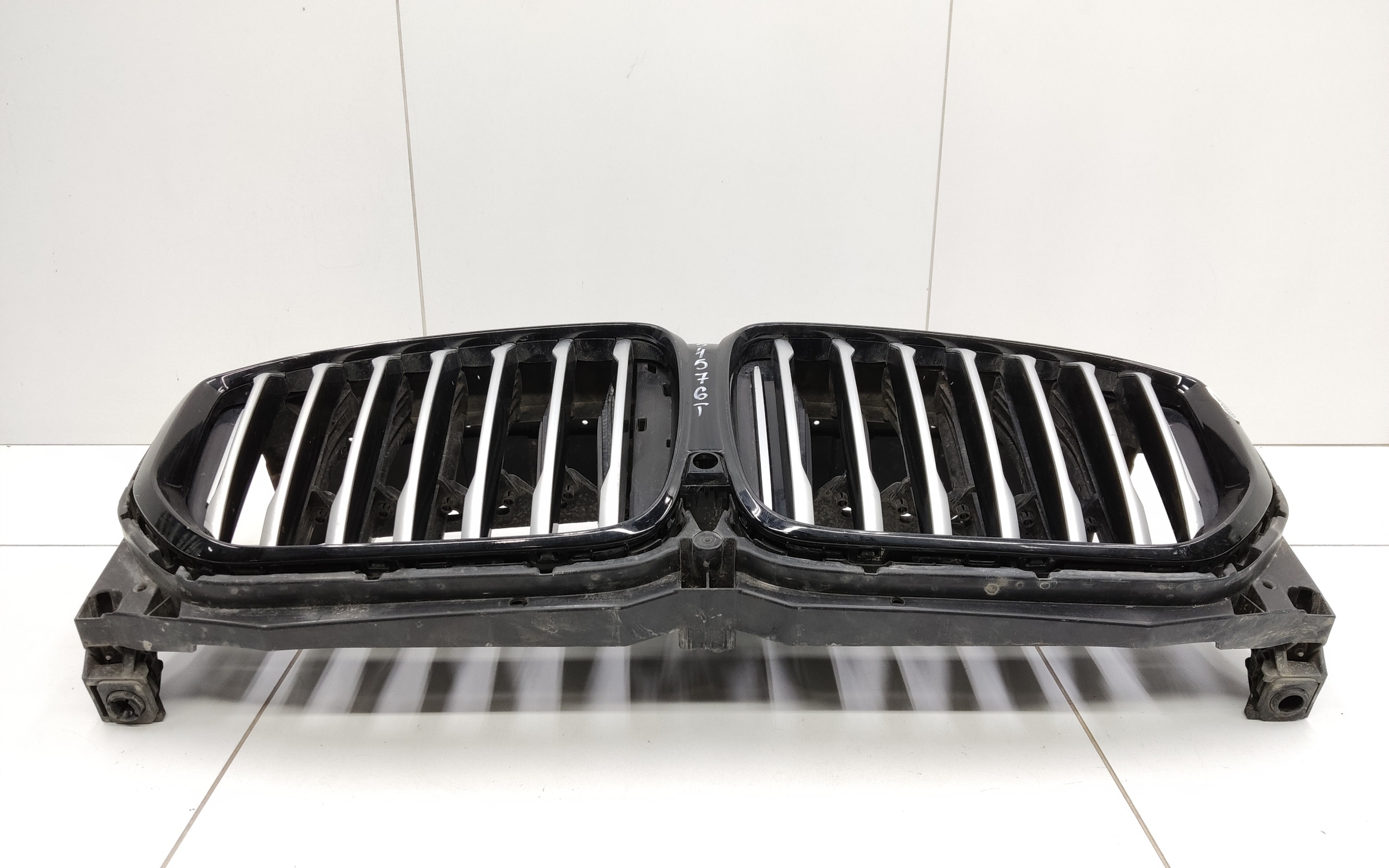 Жалюзи решетки радиатора BMW X5 G05 с двойными хром полосками