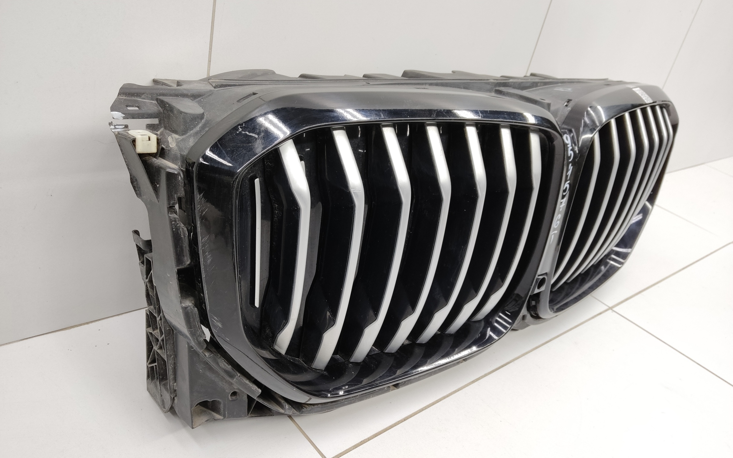 Жалюзи решетки радиатора BMW X5 G05 с двойными хром полосками