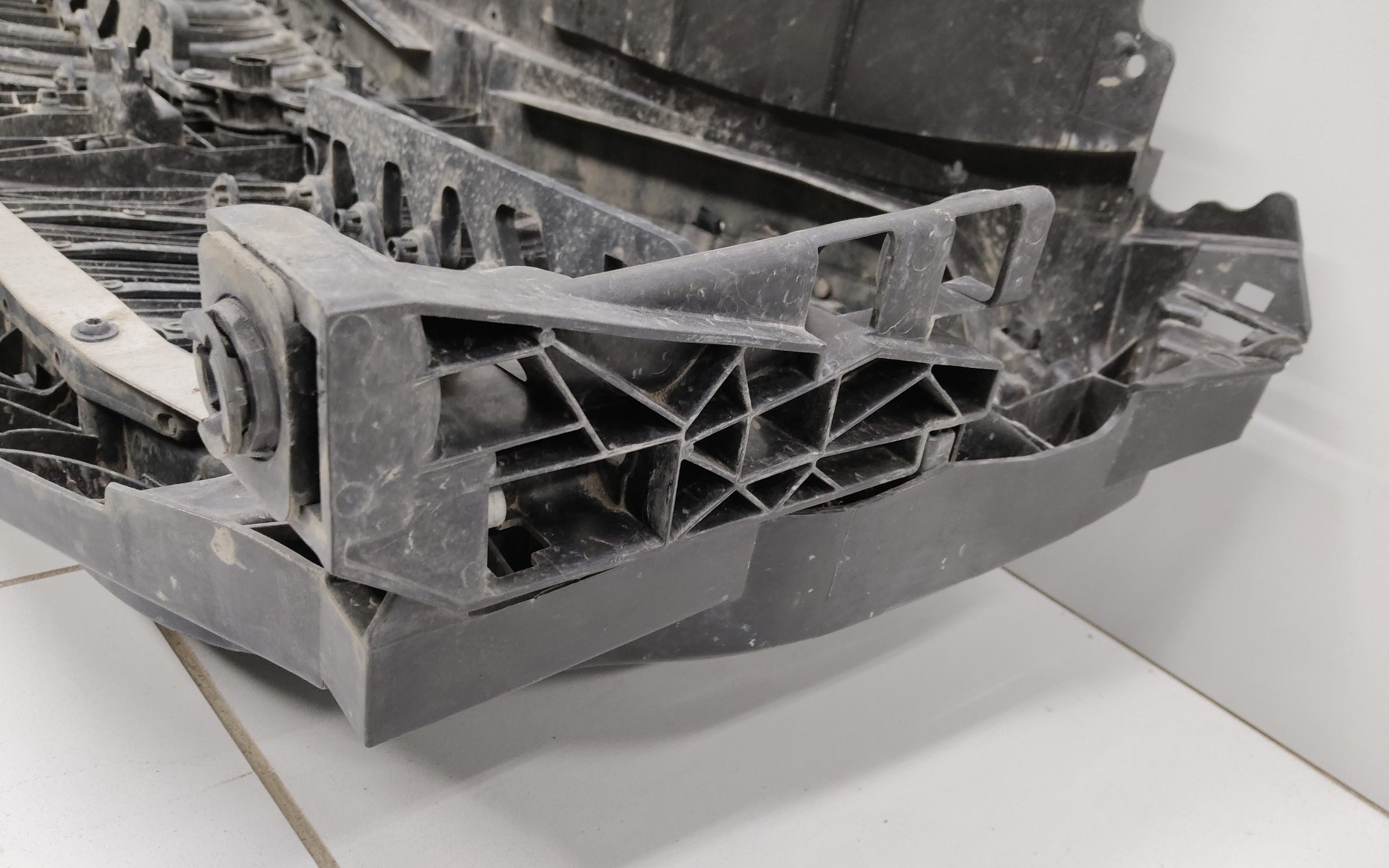 Жалюзи решетки радиатора BMW X5 G05 с двойными хром полосками