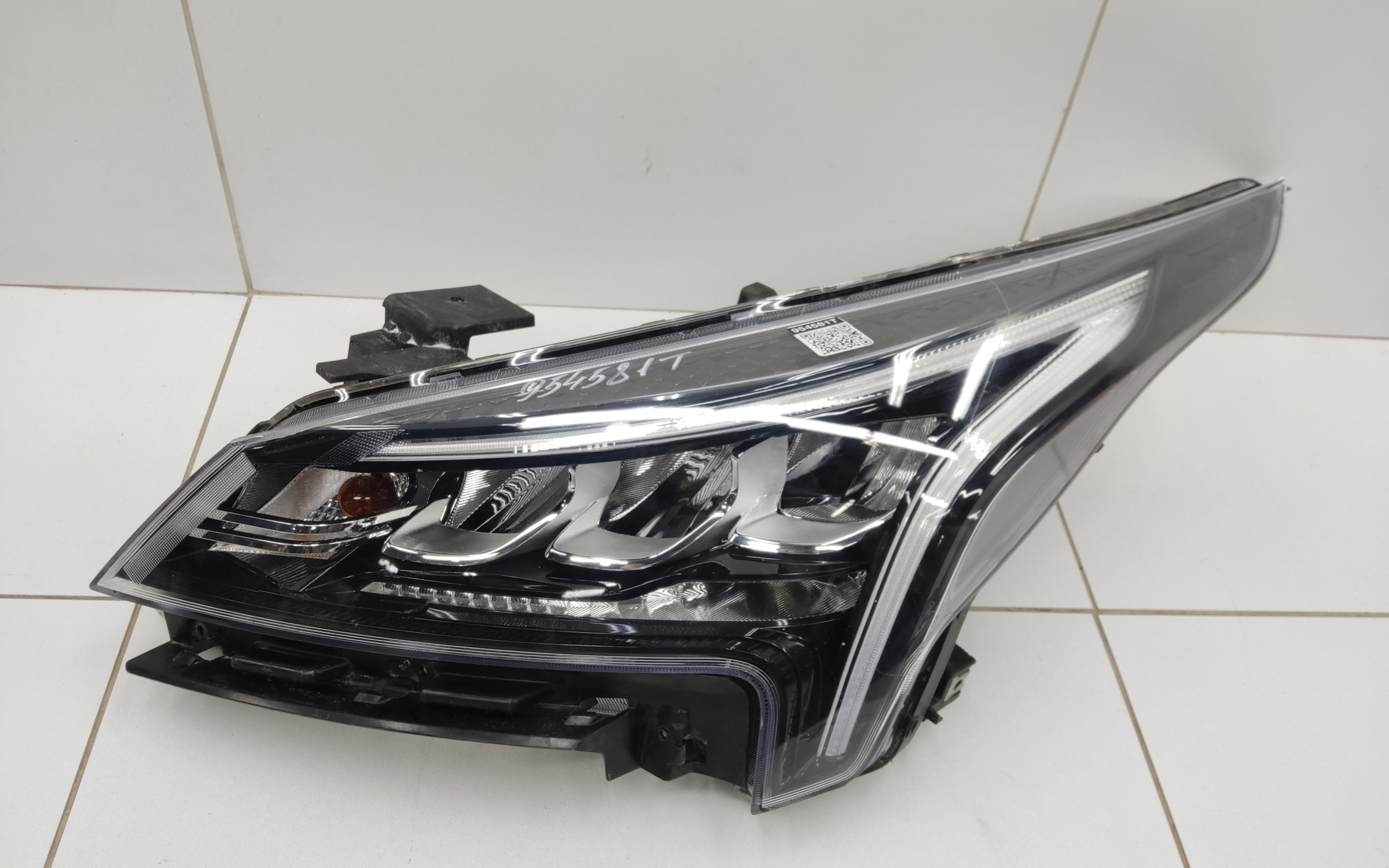 Фара передняя левая Kia Rio 4 Restail LED