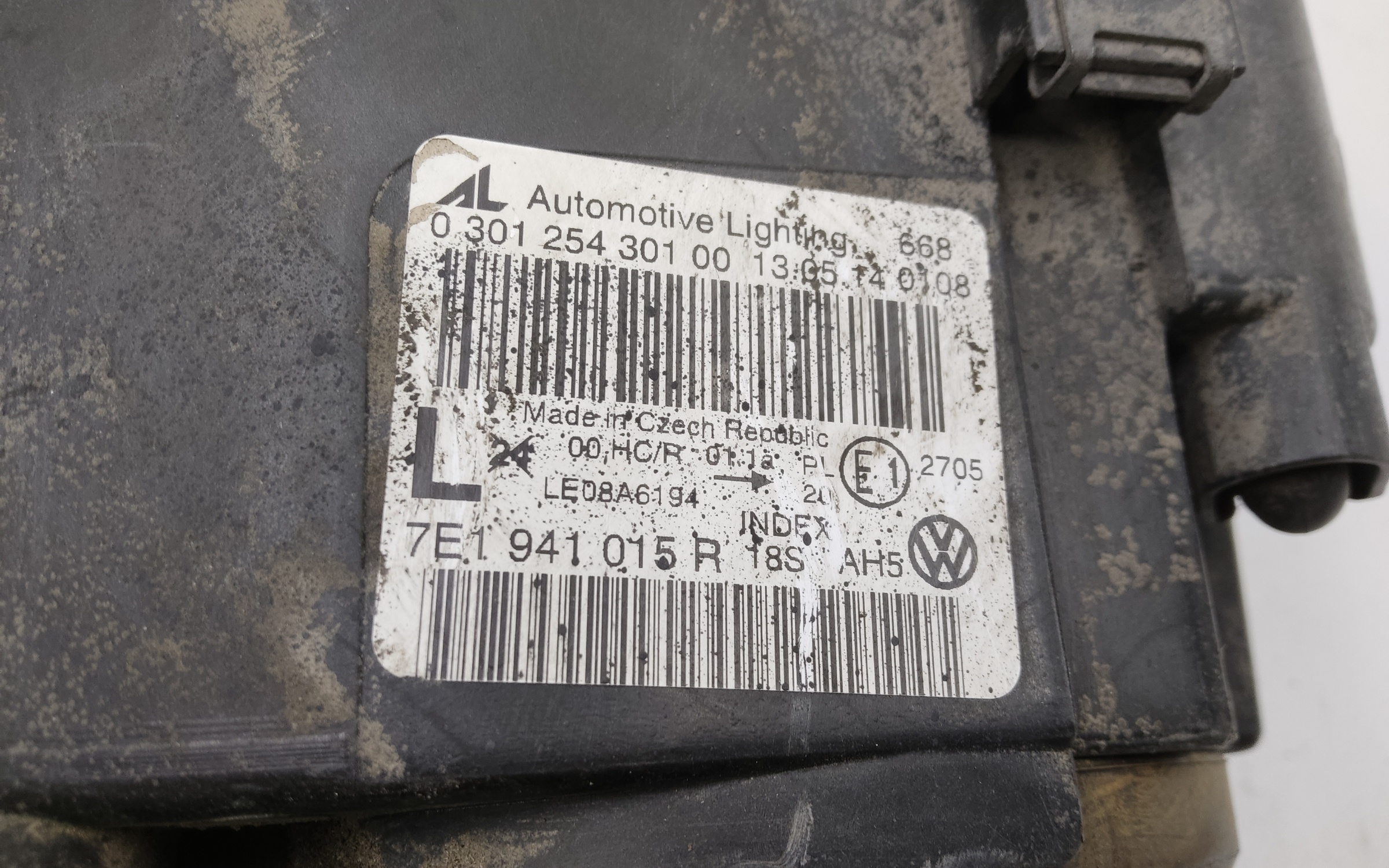 Фара передняя левая Volkswagen Transporter T5 Restail галоген