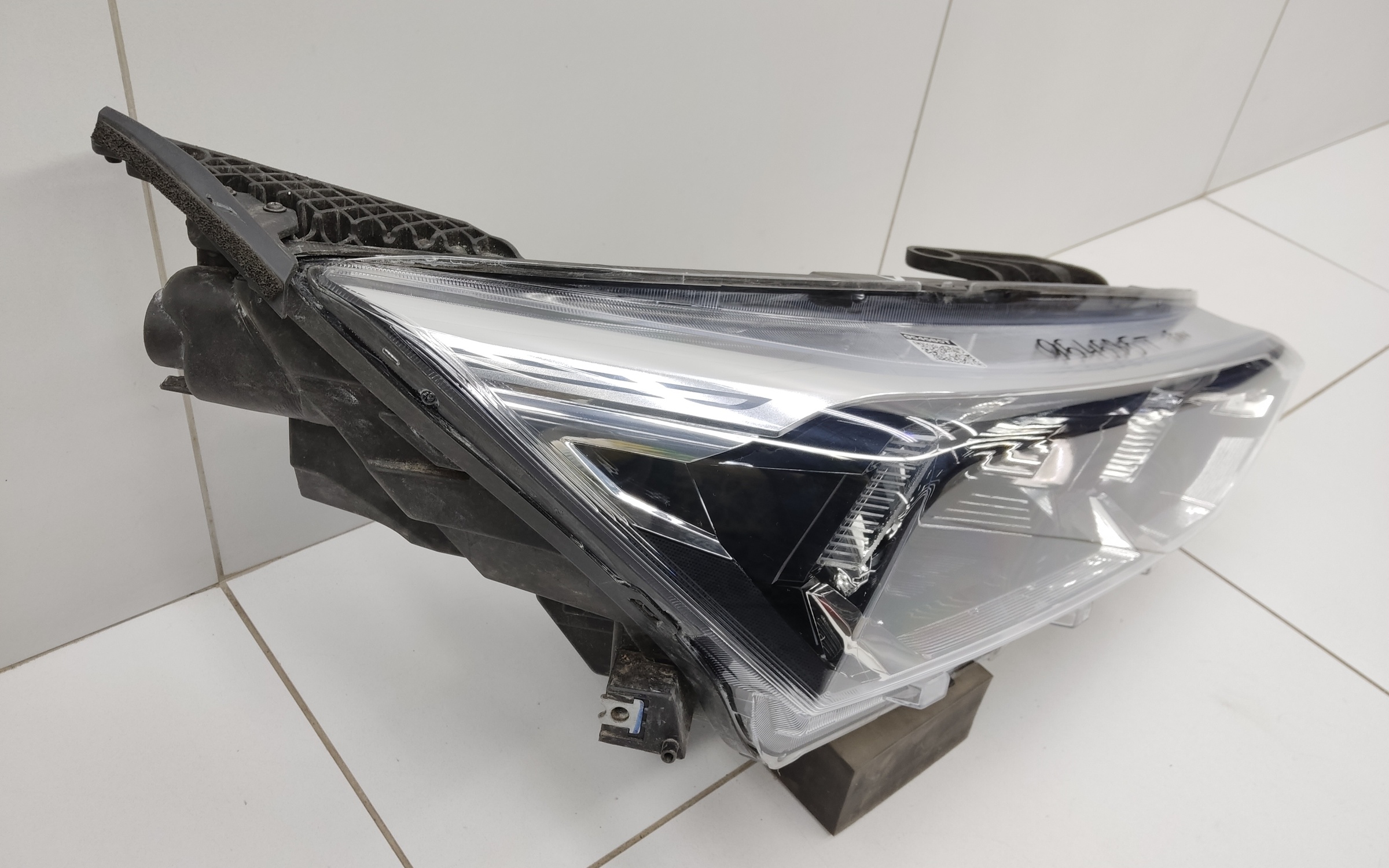 Фара передняя правая Faw Bestune T77 LED