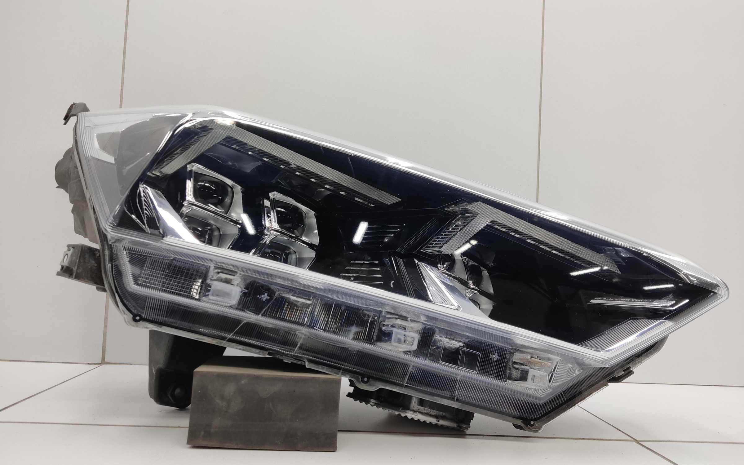 Фара передняя правая Faw Bestune T77 LED