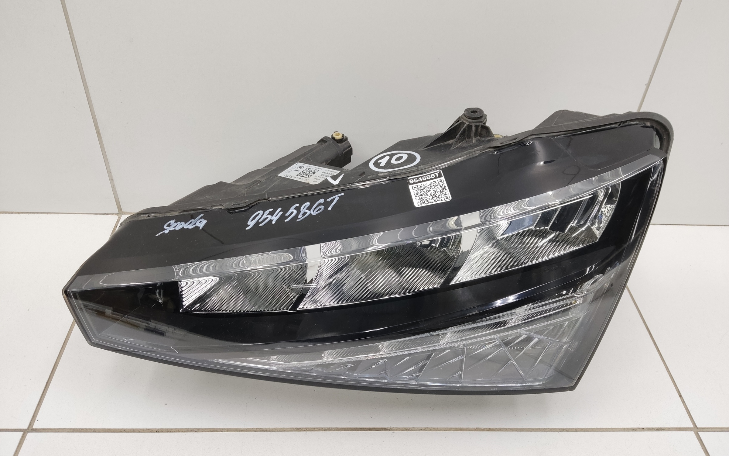 Фара передняя левая Skoda Rapid 2 LED