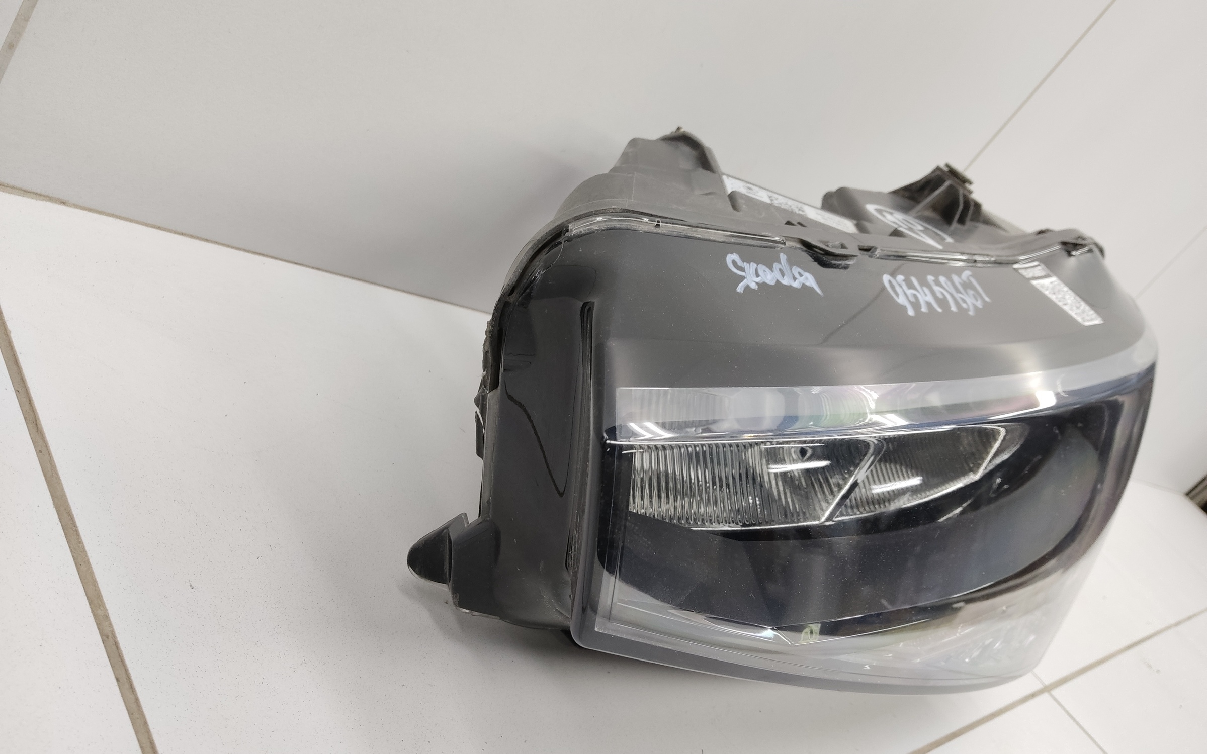 Фара передняя левая Skoda Rapid 2 LED