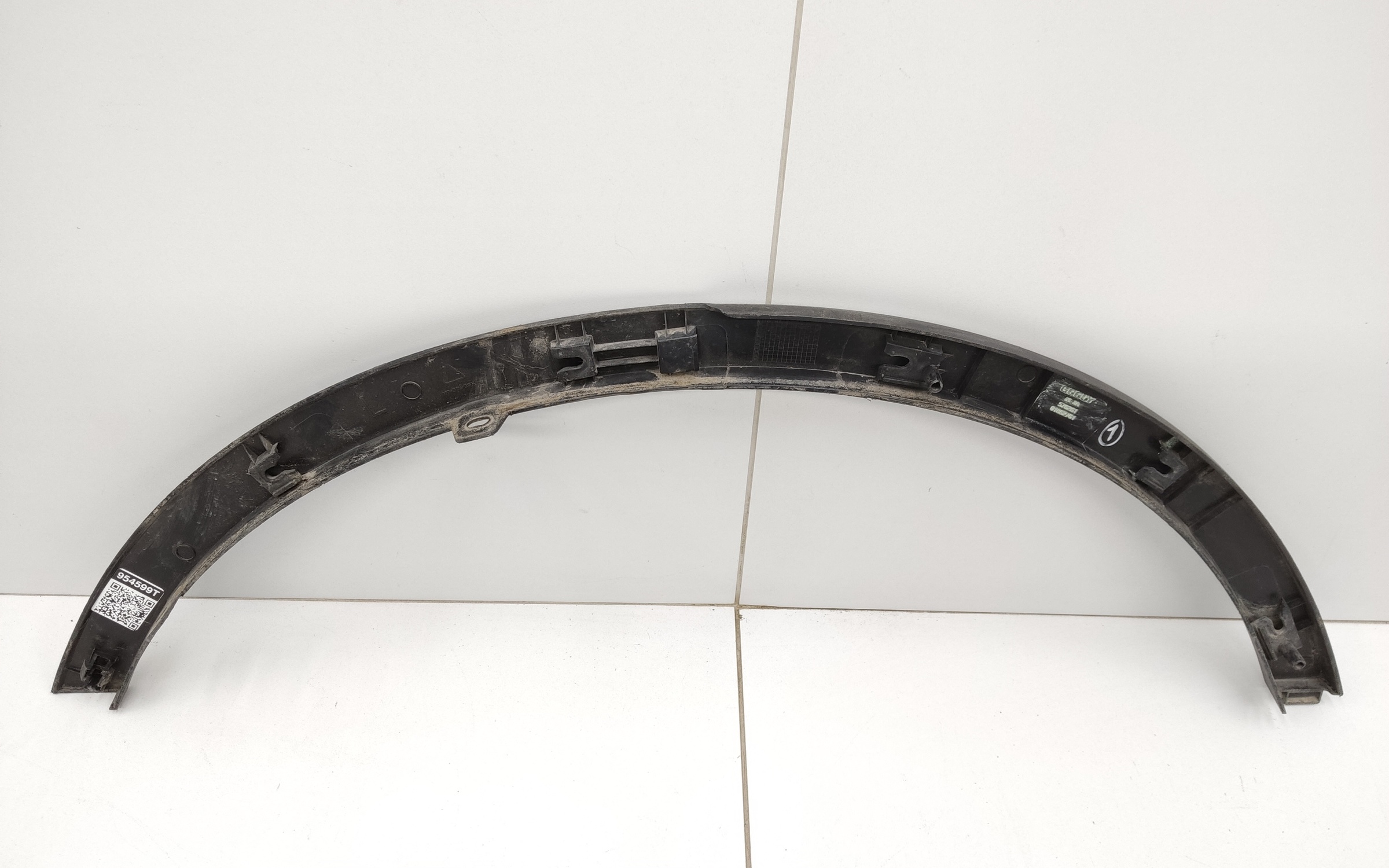 Накладка крыла заднего левого Geely Atlas