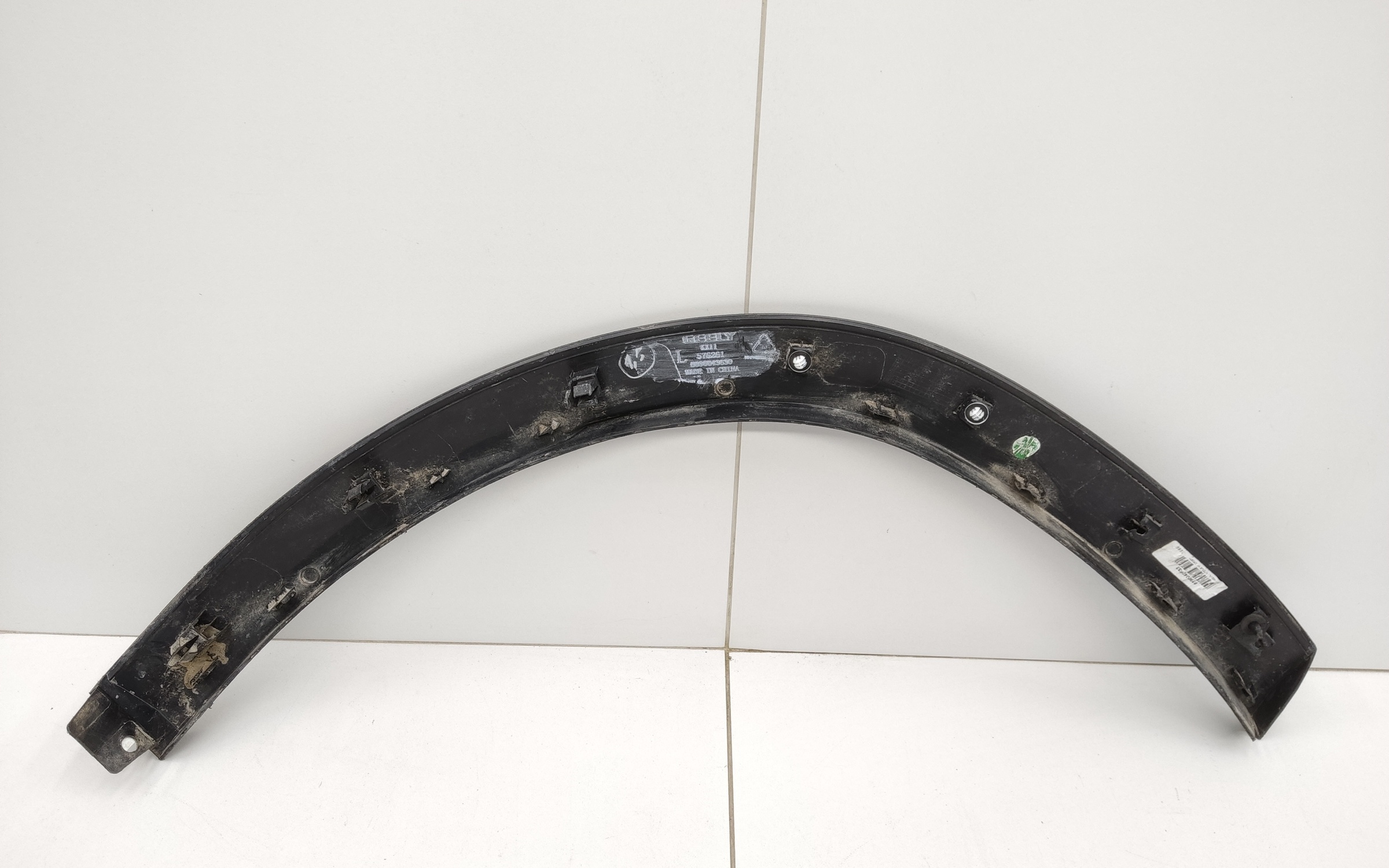 Накладка крыла заднего левого Geely Monjaro