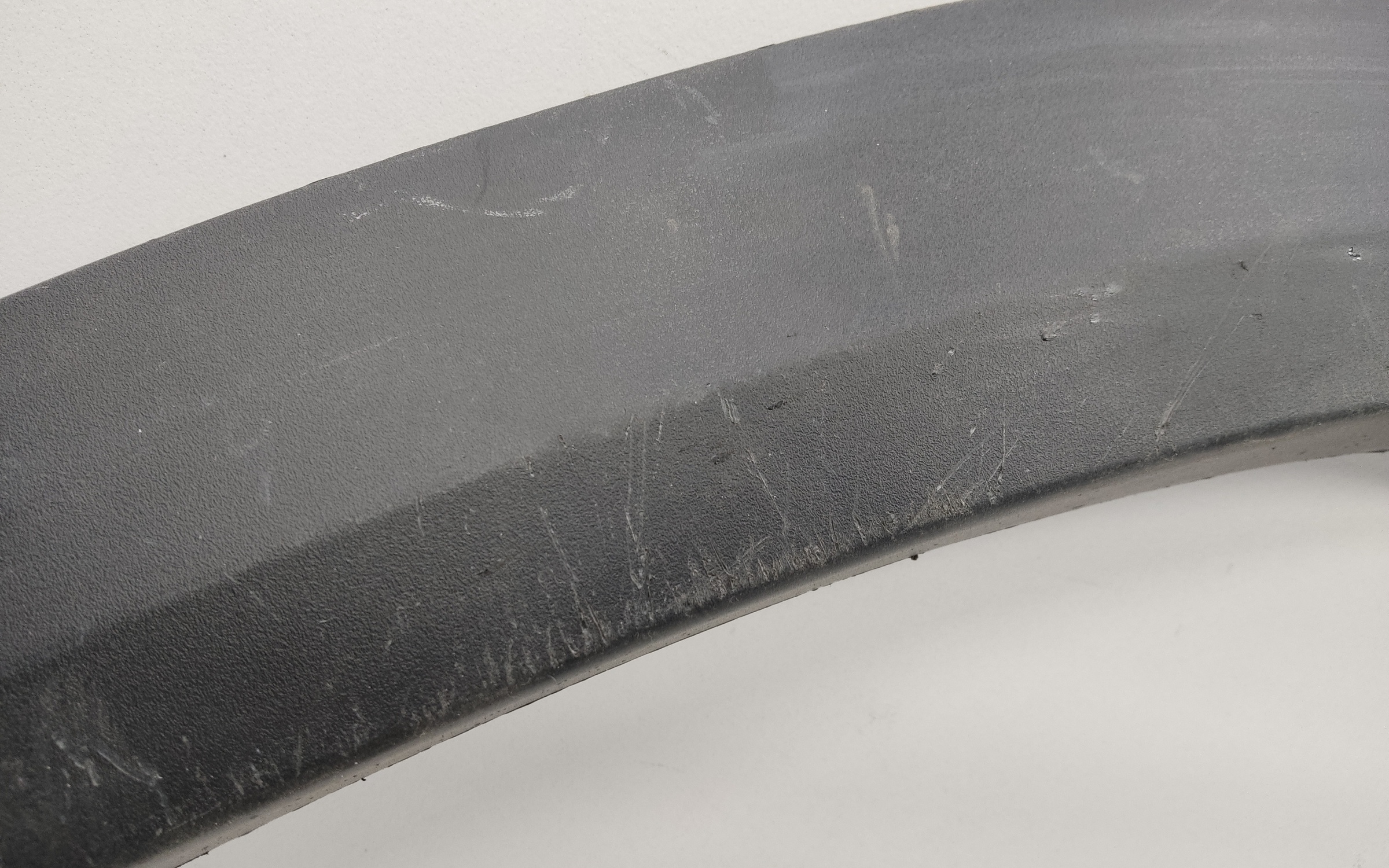 Накладка крыла заднего левого Geely Monjaro