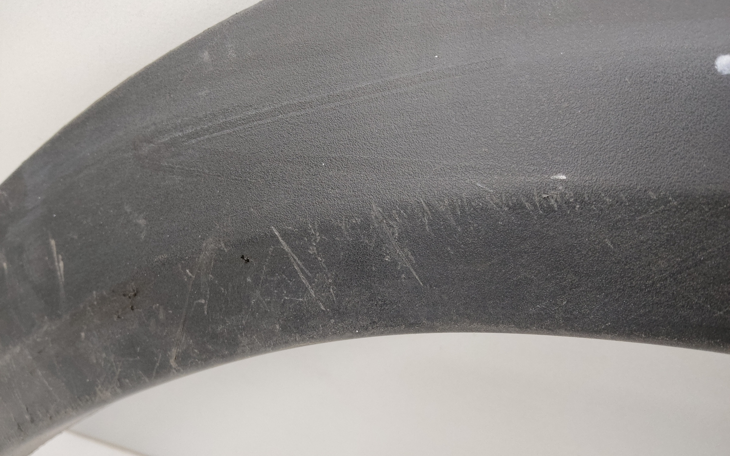 Накладка крыла заднего левого Geely Monjaro