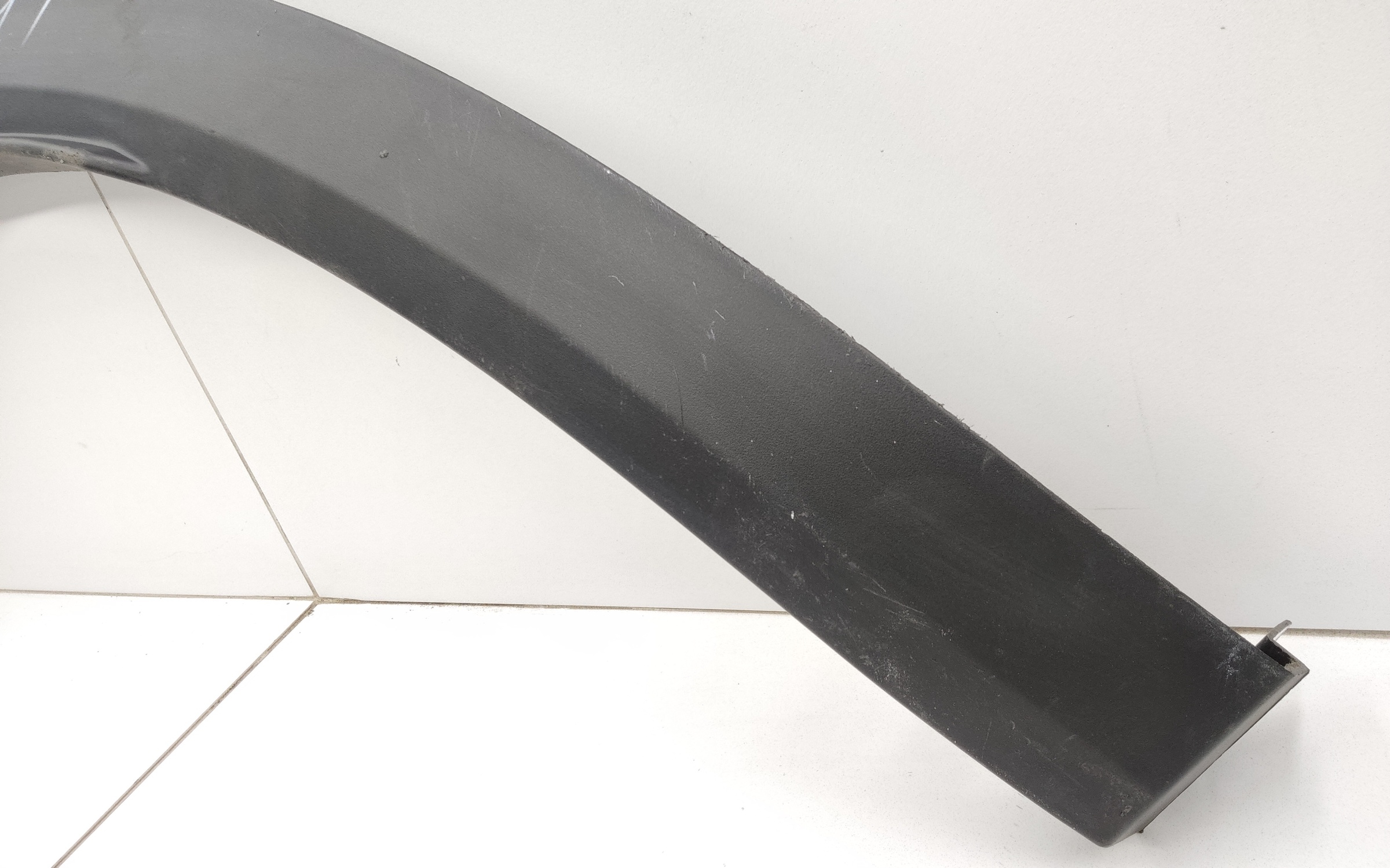 Накладка крыла заднего левого Geely Monjaro