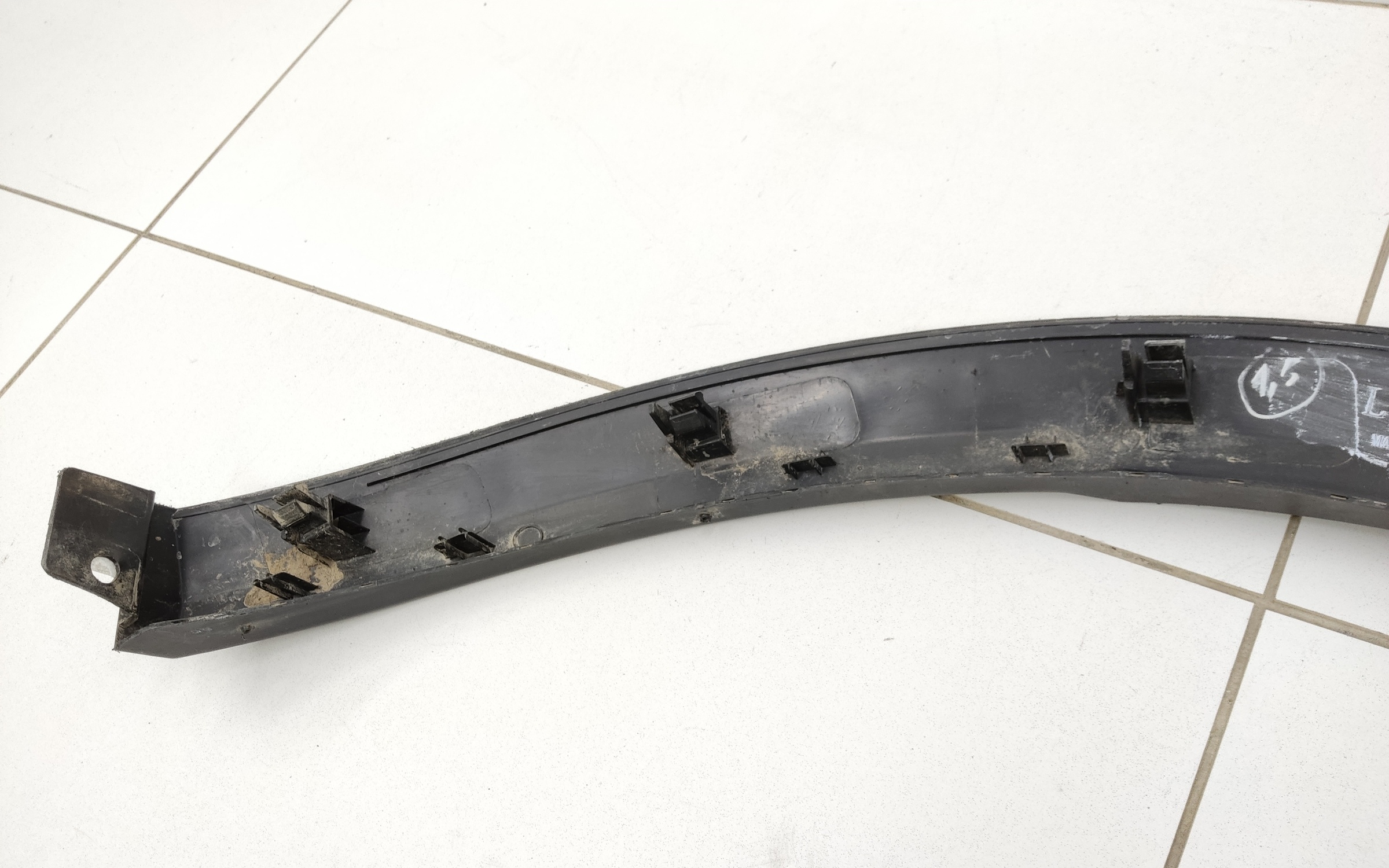 Накладка крыла заднего левого Geely Monjaro