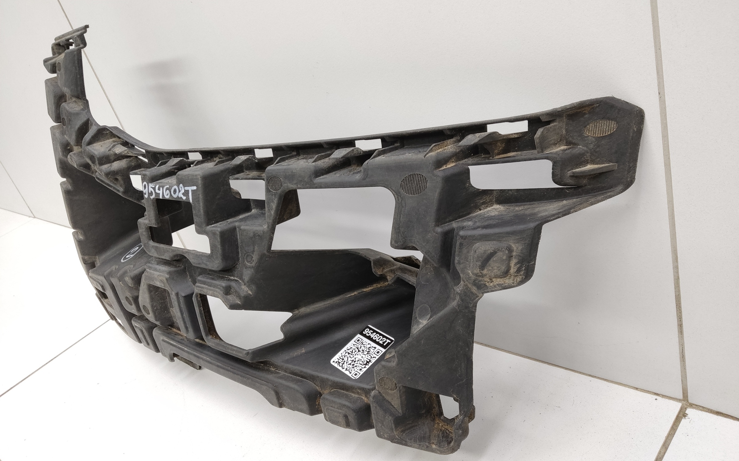 Кронштейн переднего бампера левый Volvo XC90 2