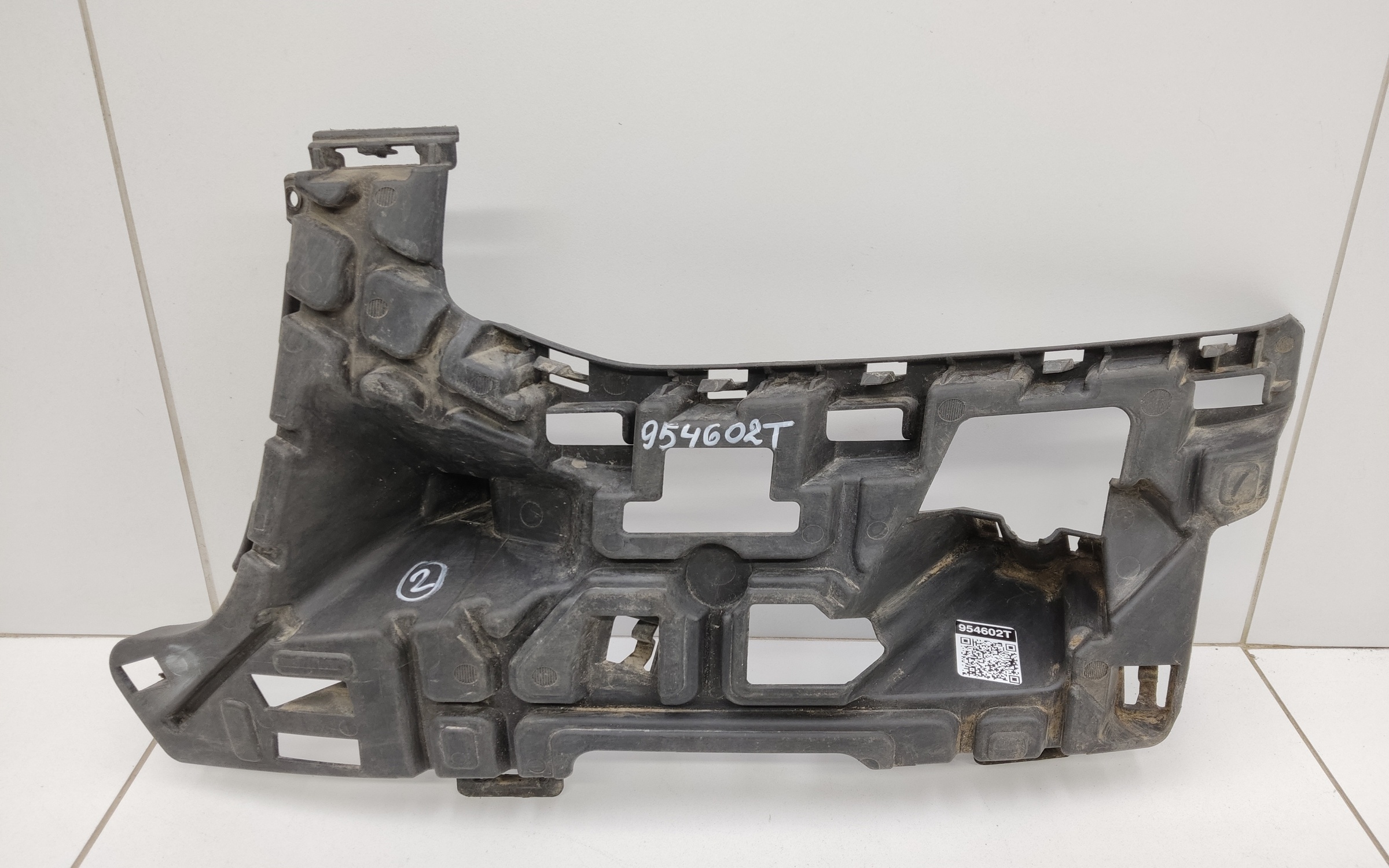 Кронштейн переднего бампера левый Volvo XC90 2