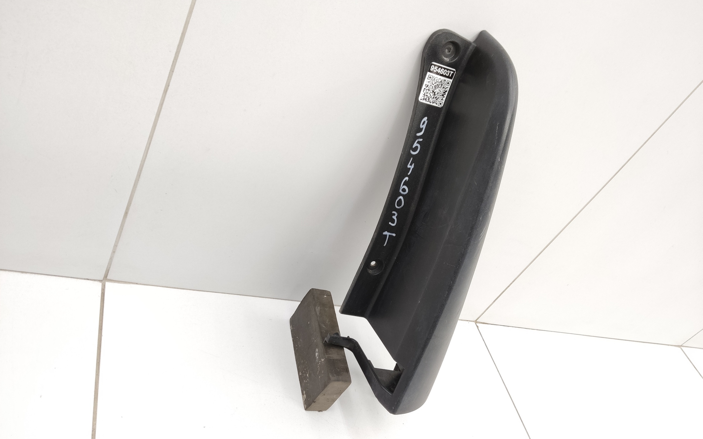 Накладка стойки кузова задней правой верхняя Lada Largus