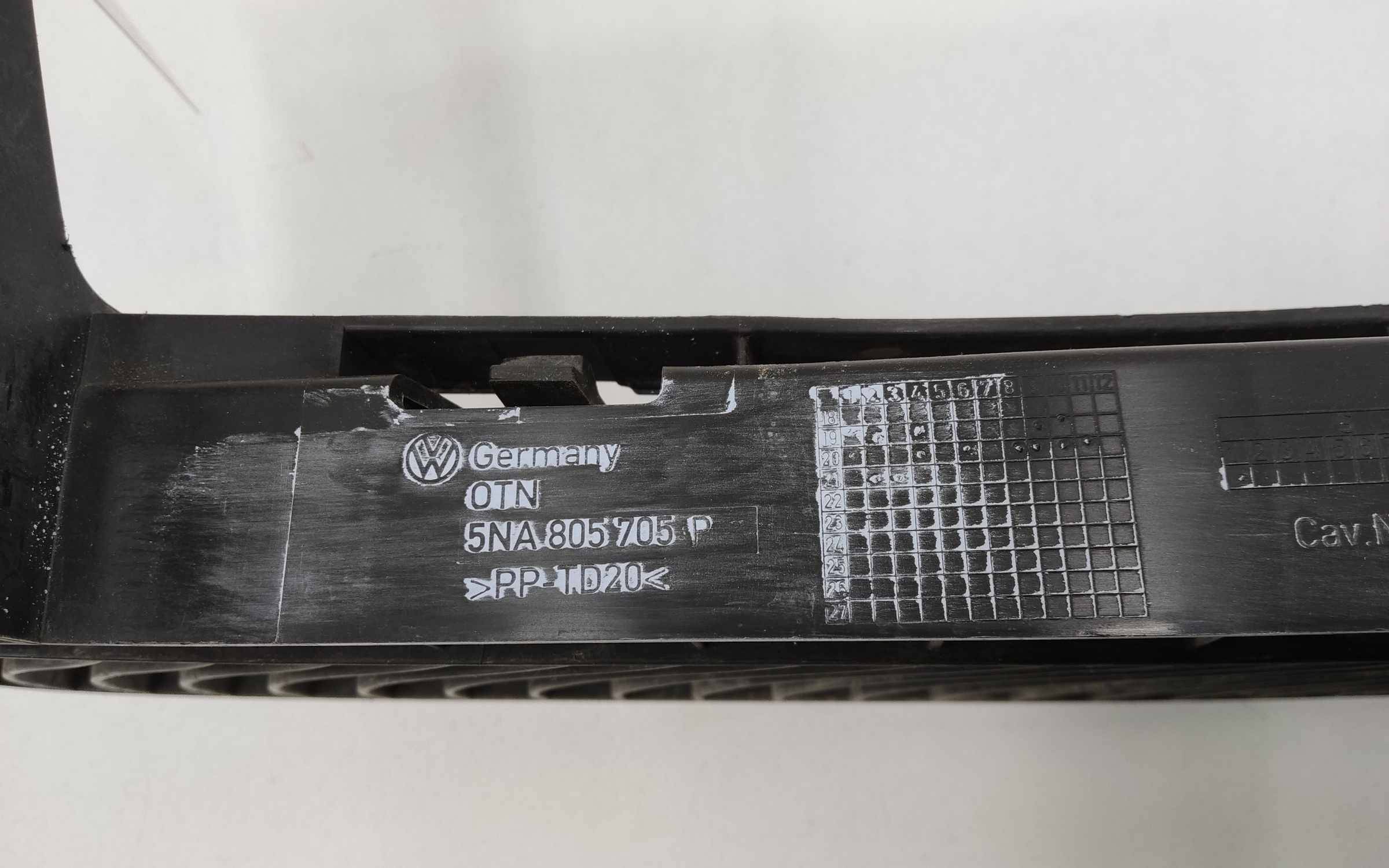 Кронштейн переднего бампера Volkswagen Tiguan 2