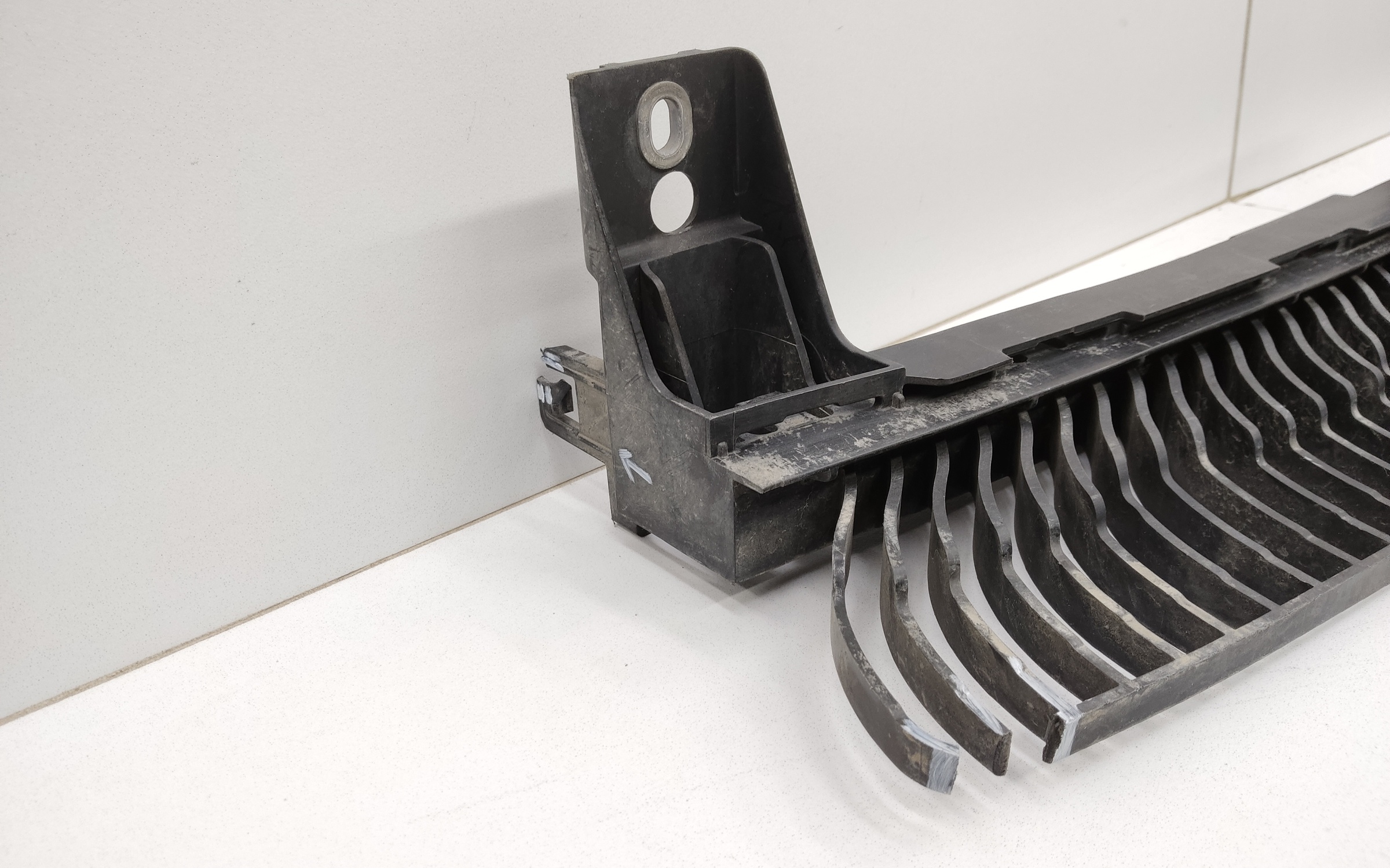 Кронштейн переднего бампера Volkswagen Tiguan 2