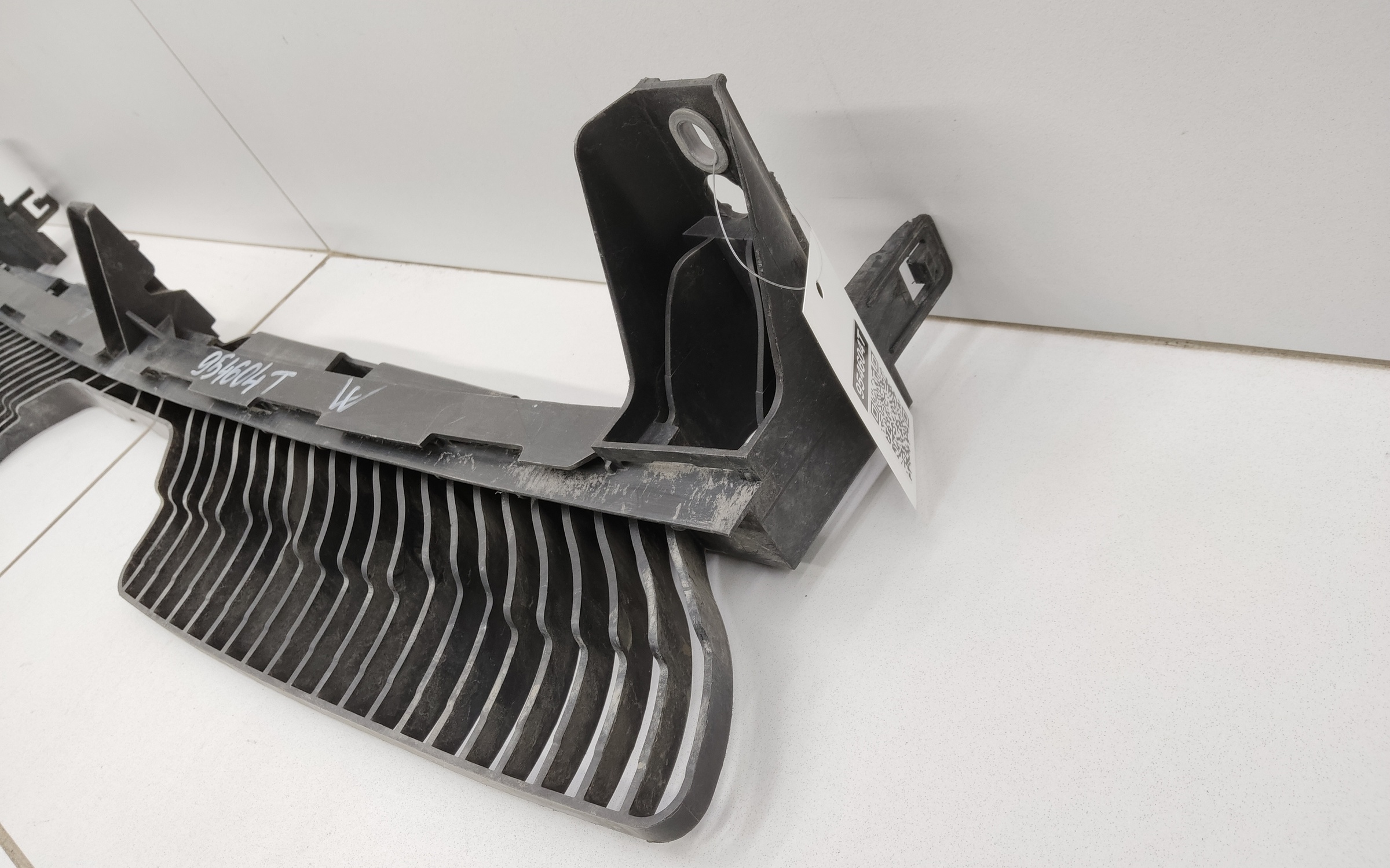 Кронштейн переднего бампера Volkswagen Tiguan 2