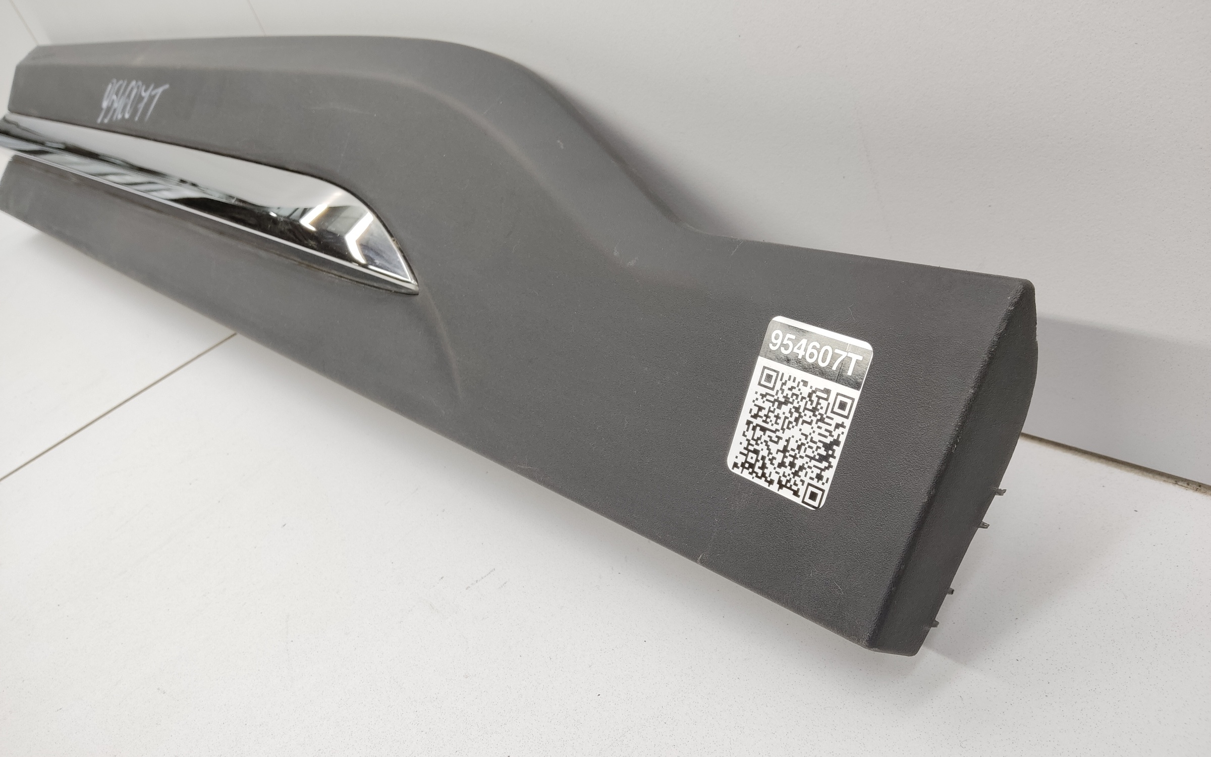 Накладка двери передней правой Geely Okavango Restail