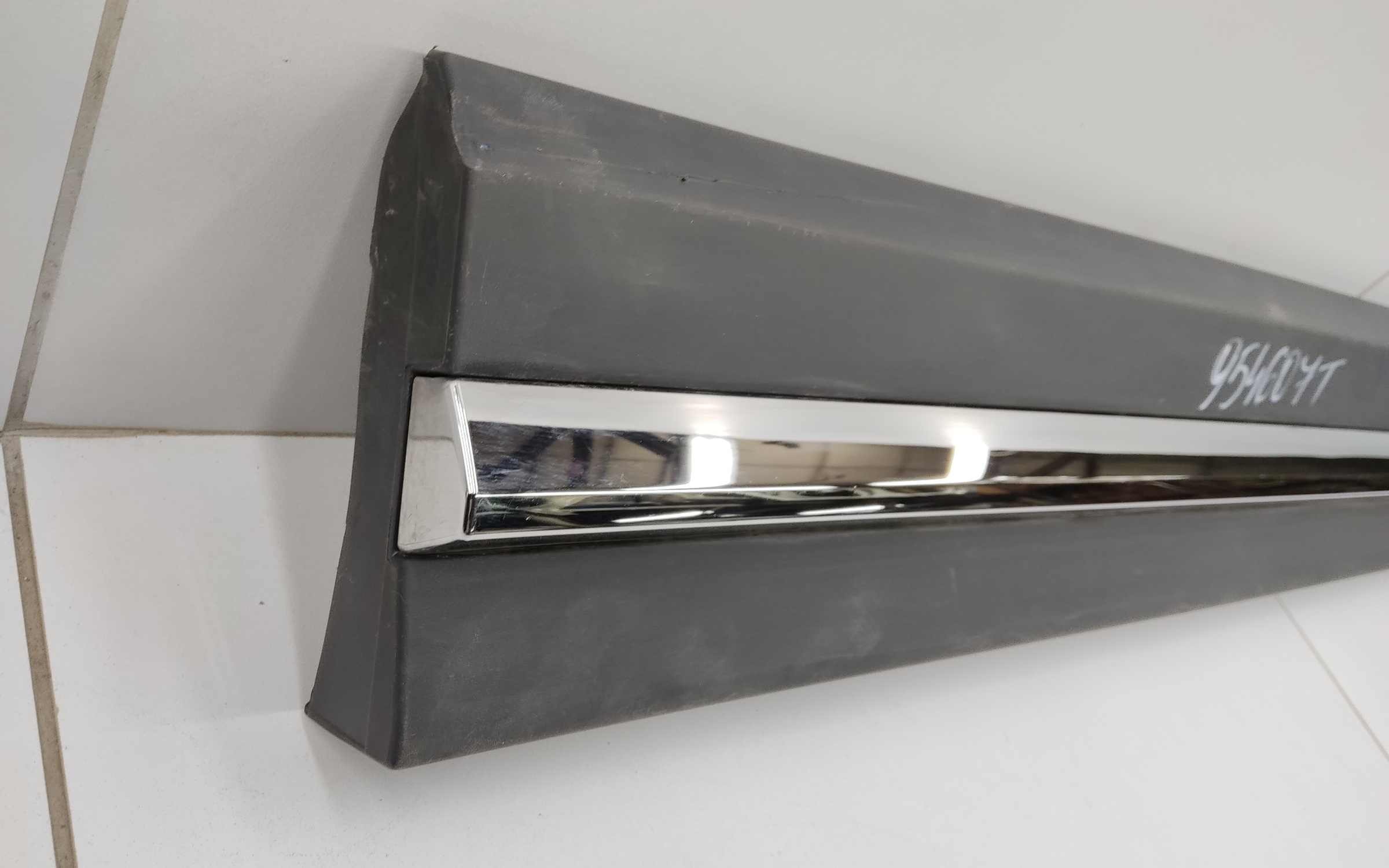 Накладка двери передней правой Geely Okavango Restail