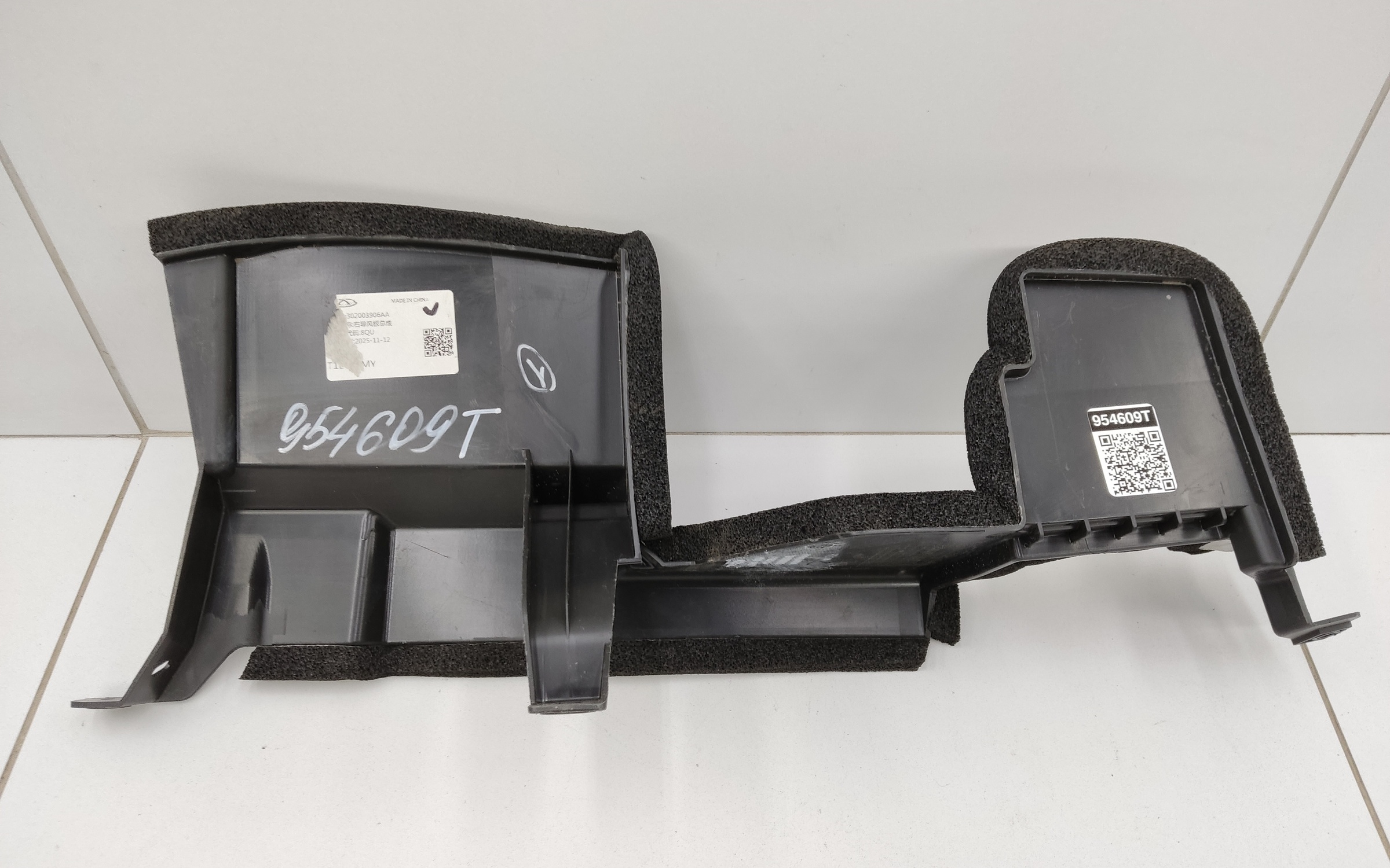 Дефлектор радиатора правый Chery Tiggo 7L