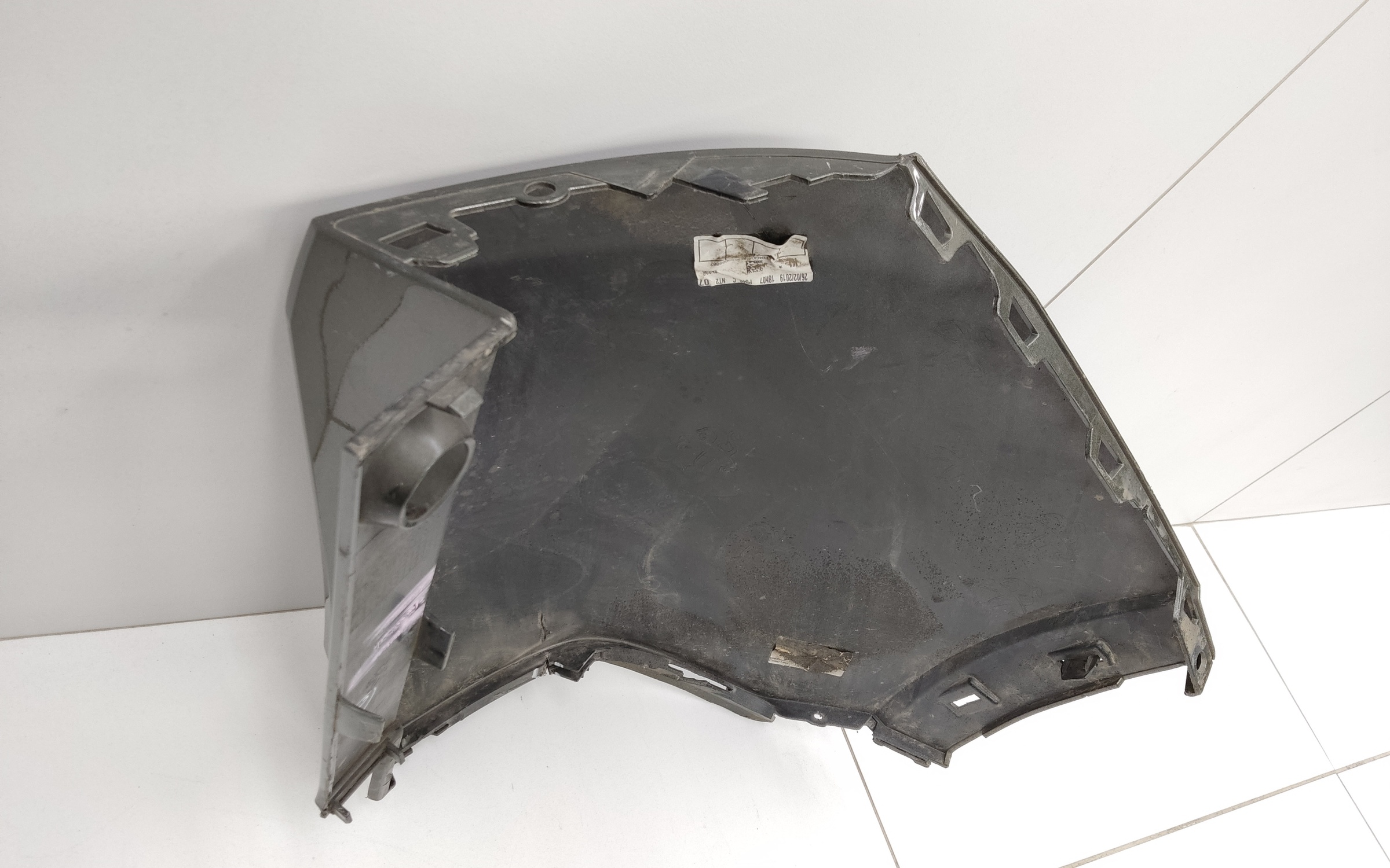 Бампер задний левая часть Peugeot 3008 2