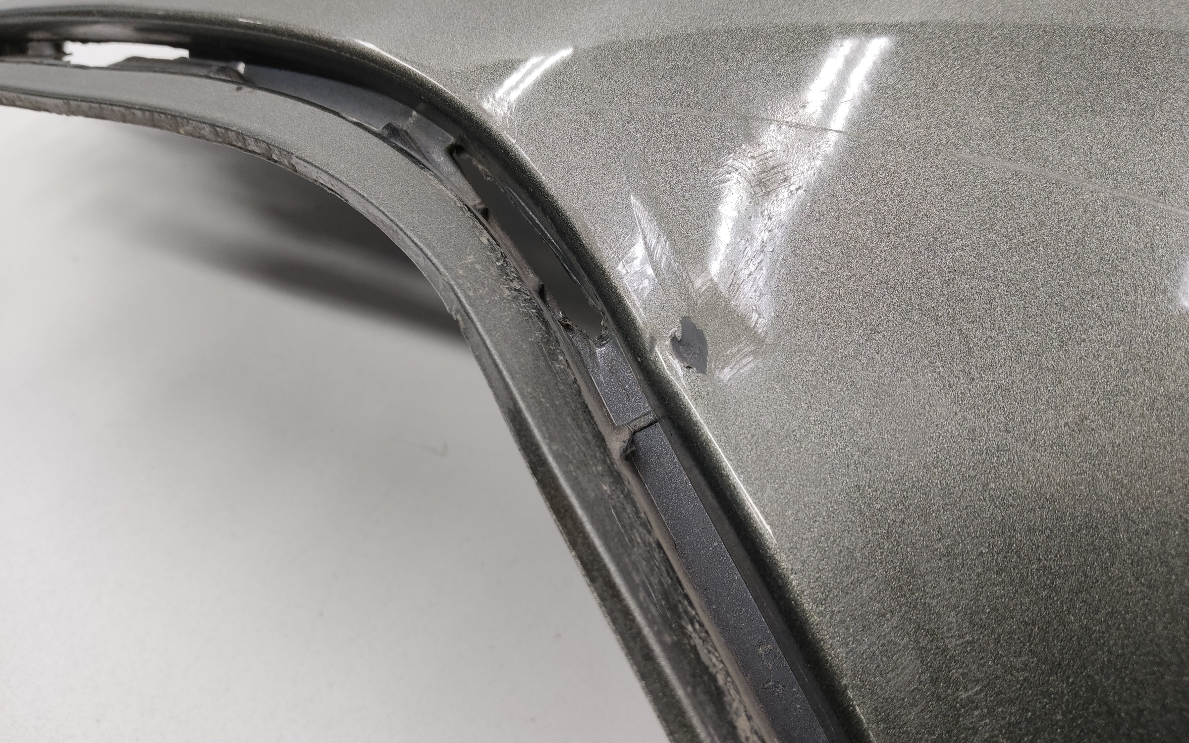 Бампер задний левая часть Peugeot 3008 2