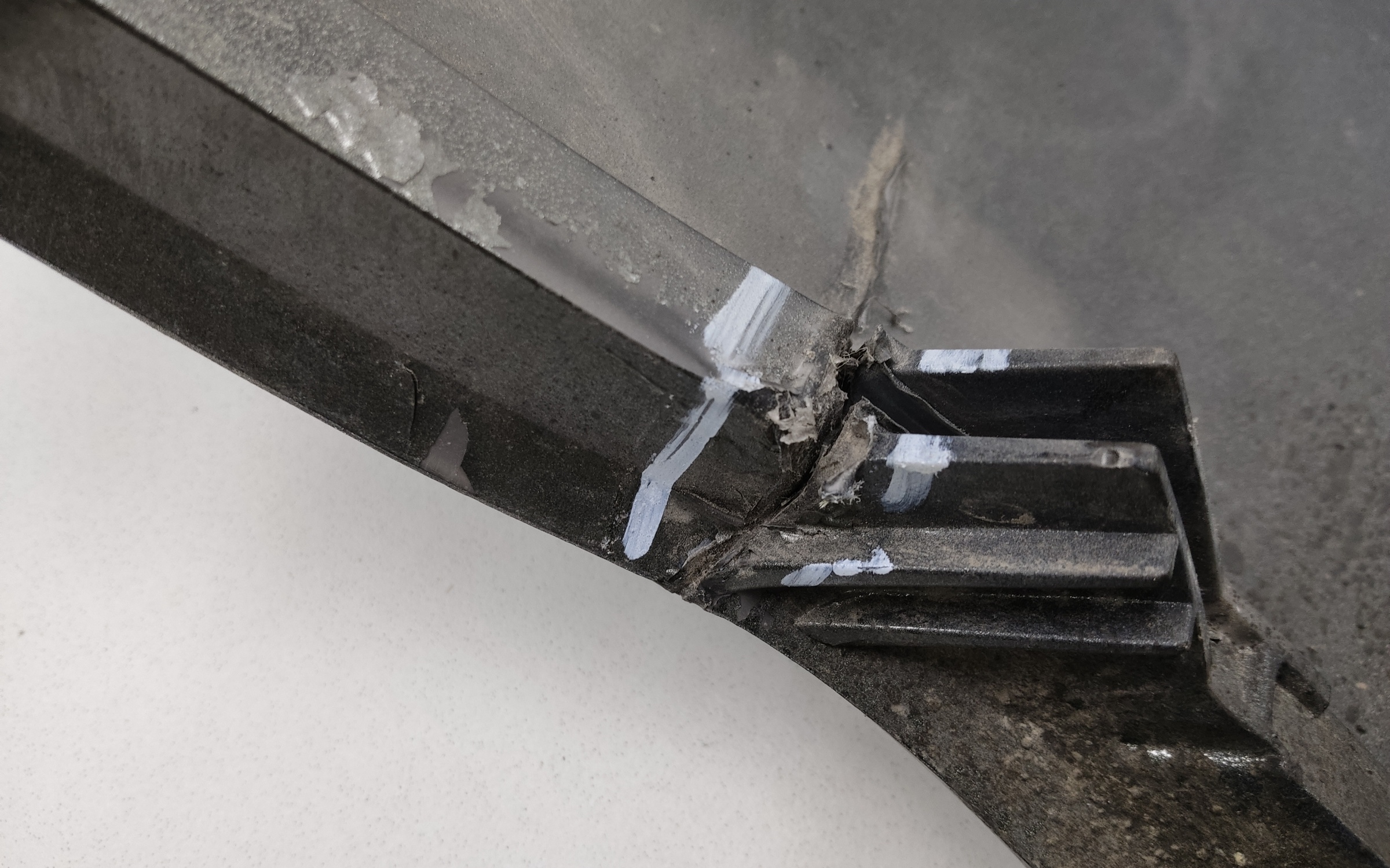 Бампер задний левая часть Peugeot 3008 2