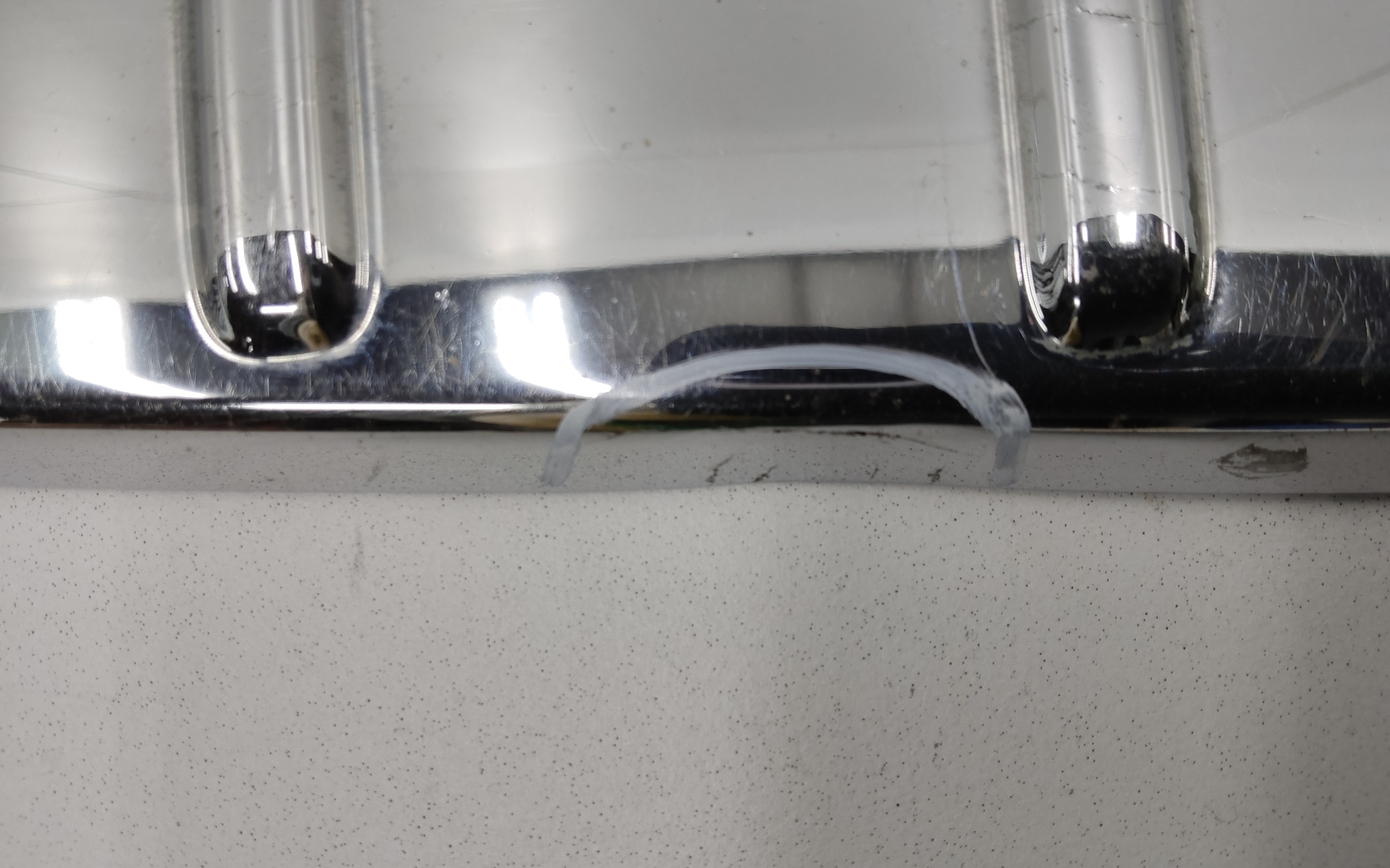 Накладка заднего бампера верхняя хром Volkswagen Touareg 2