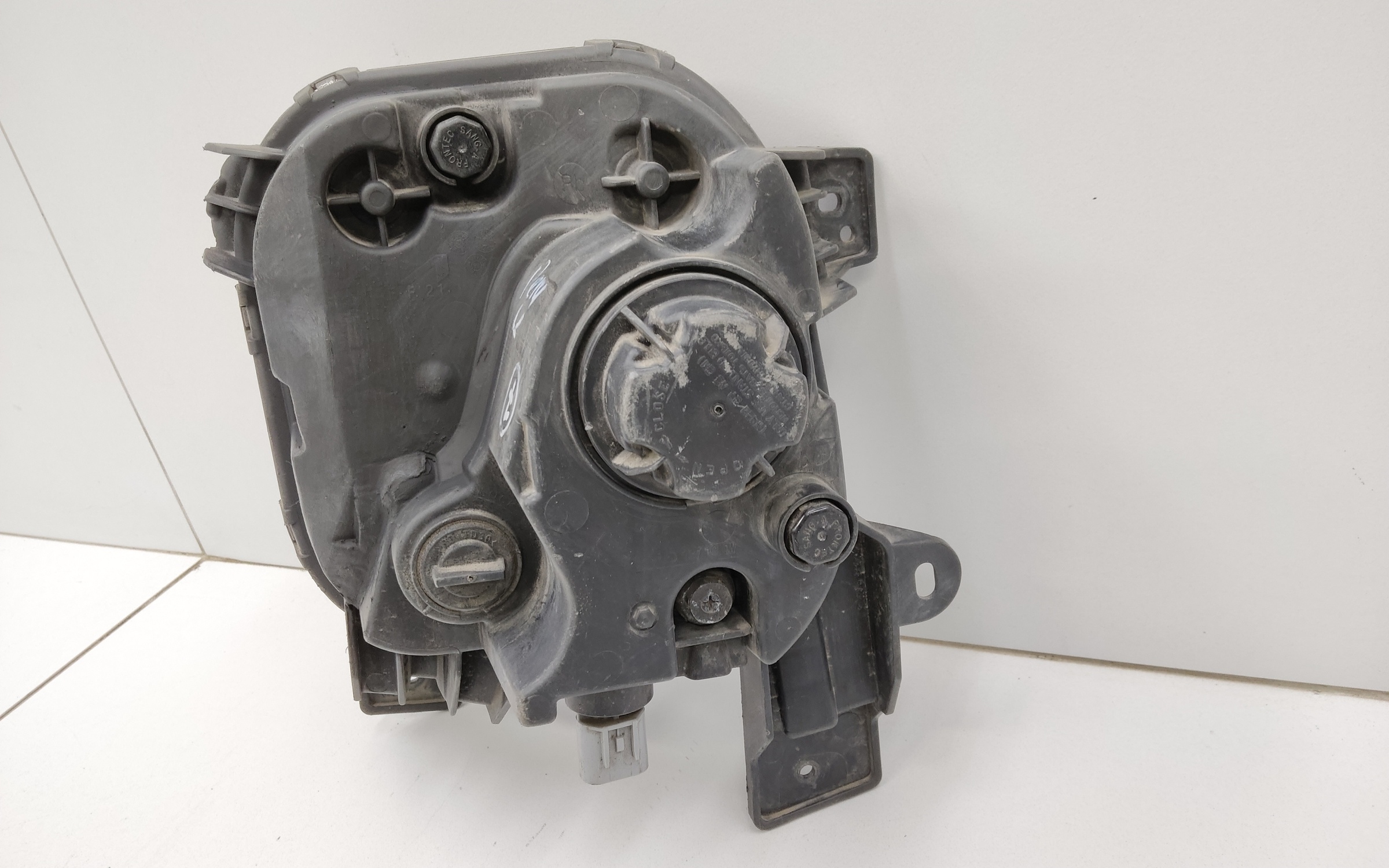 Фара ПТФ передняя правая Kia Sportage 5 LED