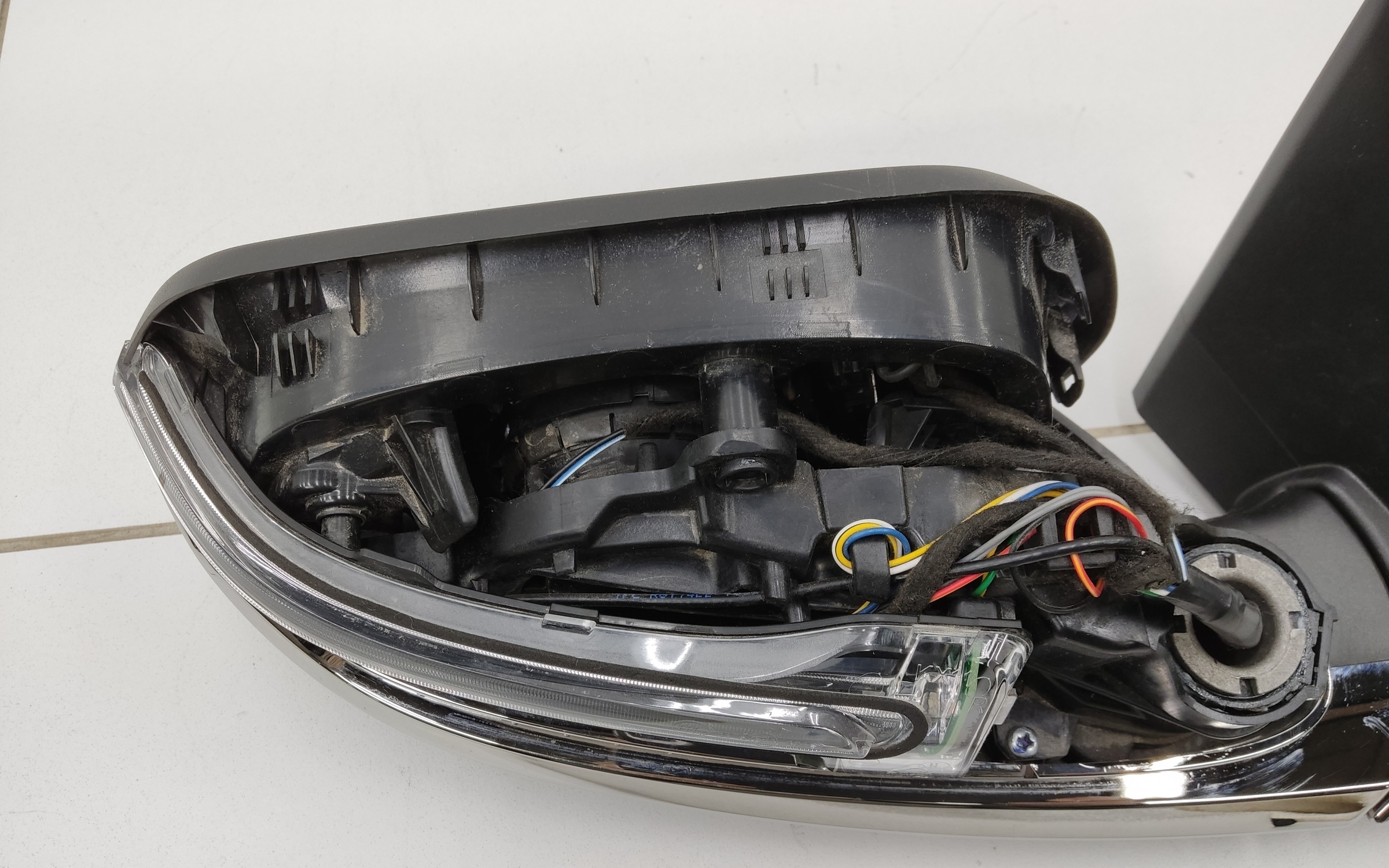 Зеркало правое Geely Monjaro 12+1 контактов