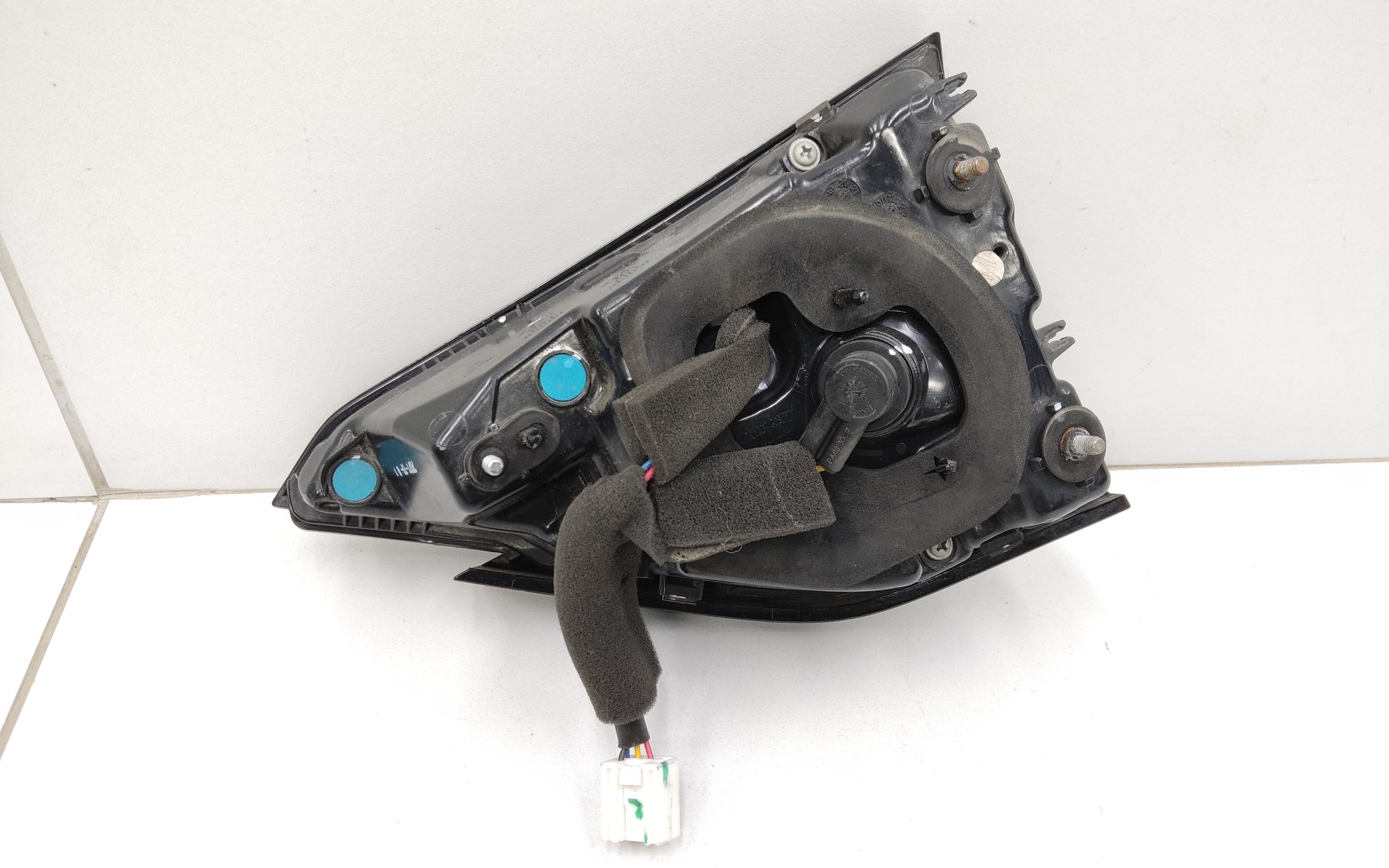 Фонарь задний левый внутренний Geely Coolray LED