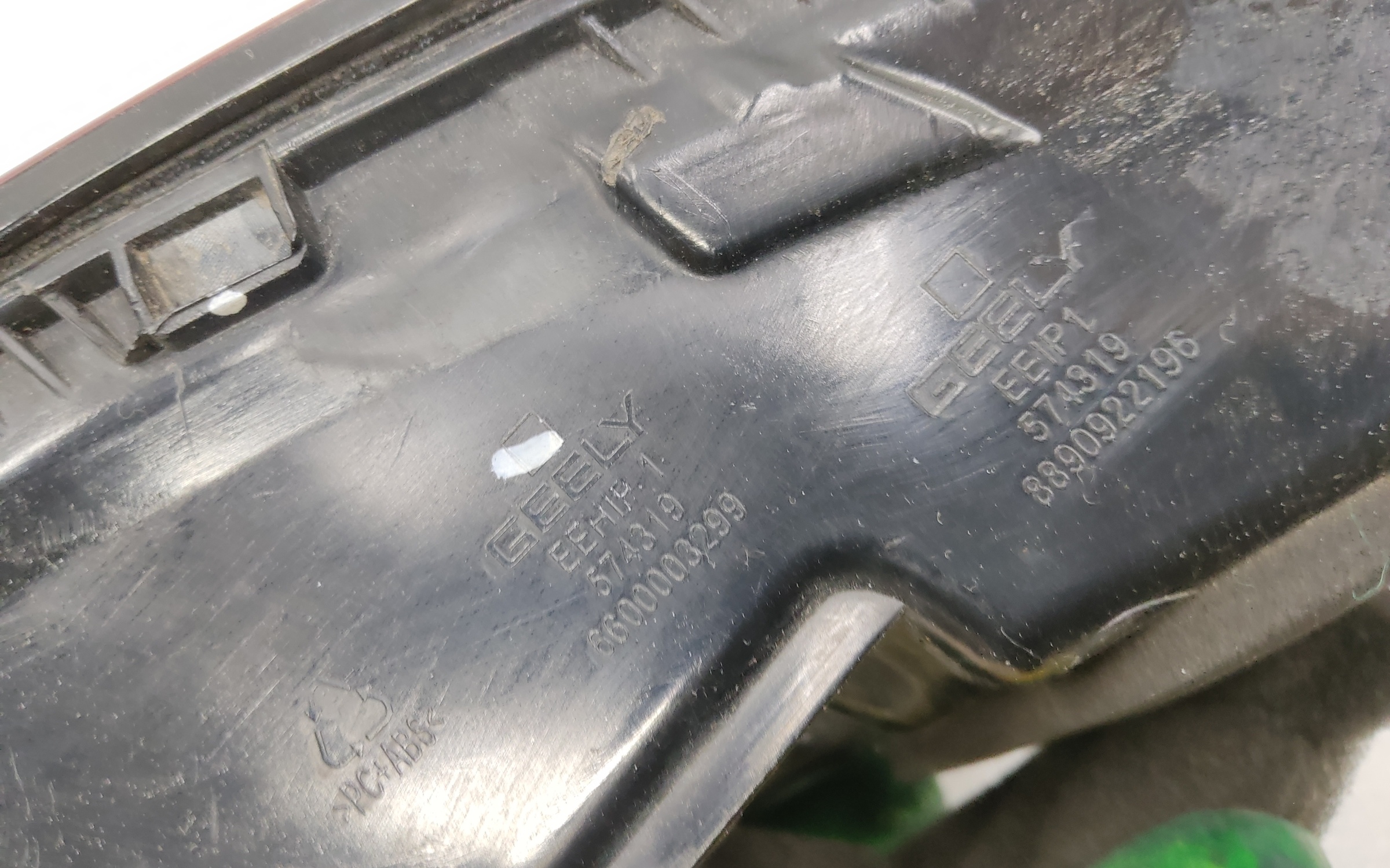 Фонарь задний левый внутренний Geely Coolray LED