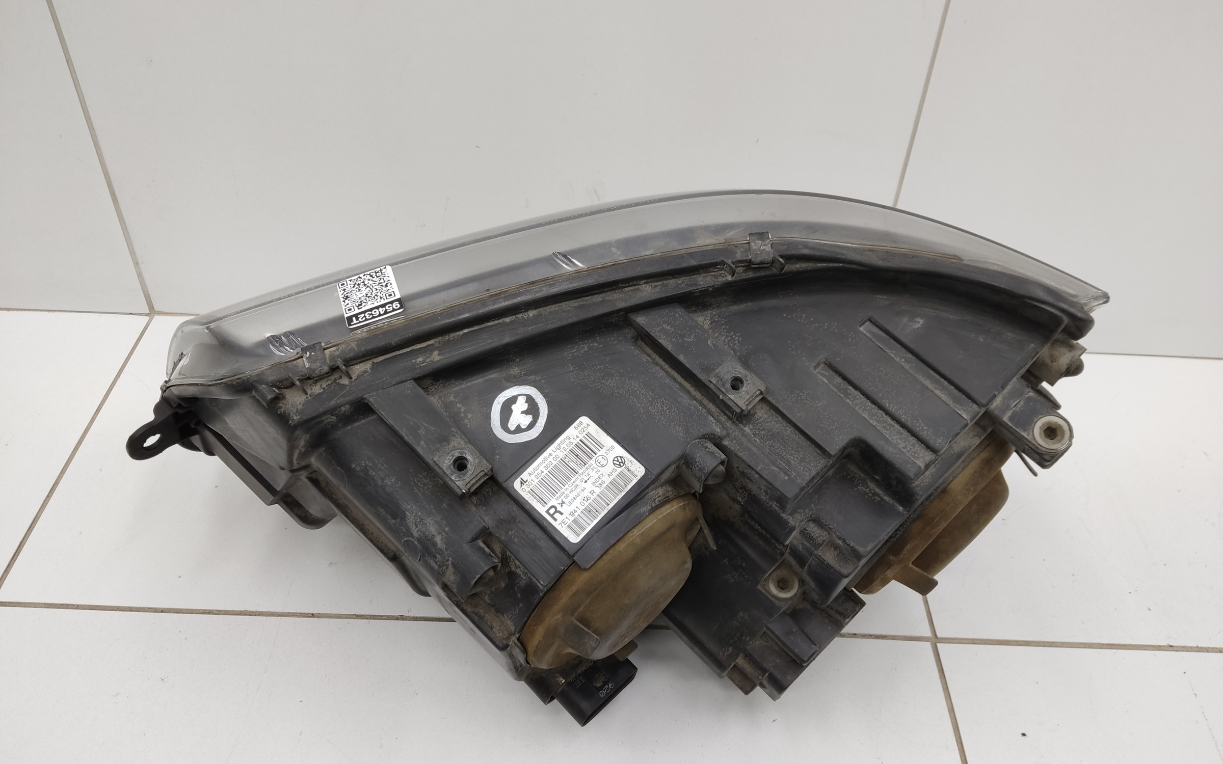 Фара передняя правая Volkswagen Transporter T5 Restail галоген