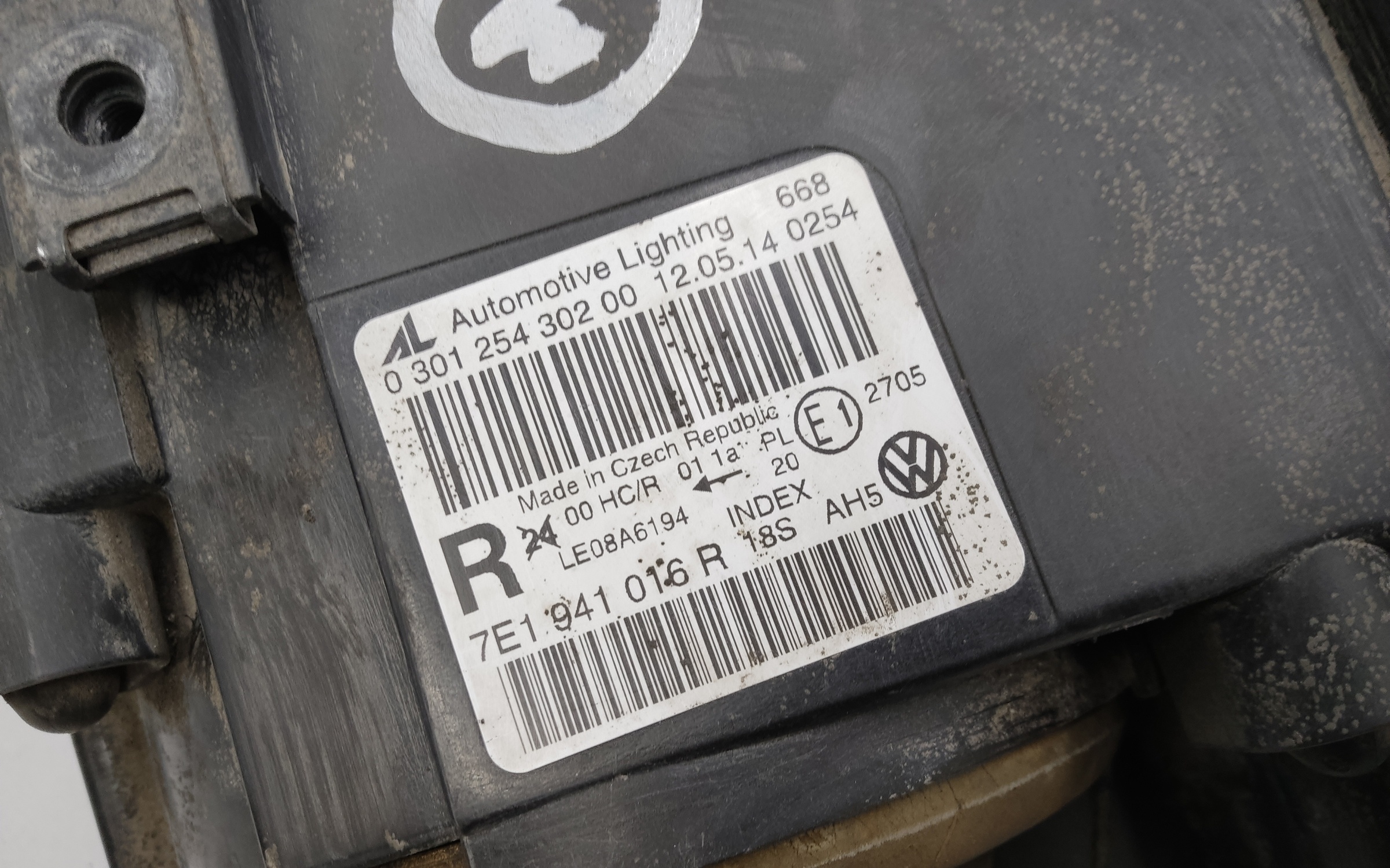 Фара передняя правая Volkswagen Transporter T5 Restail галоген