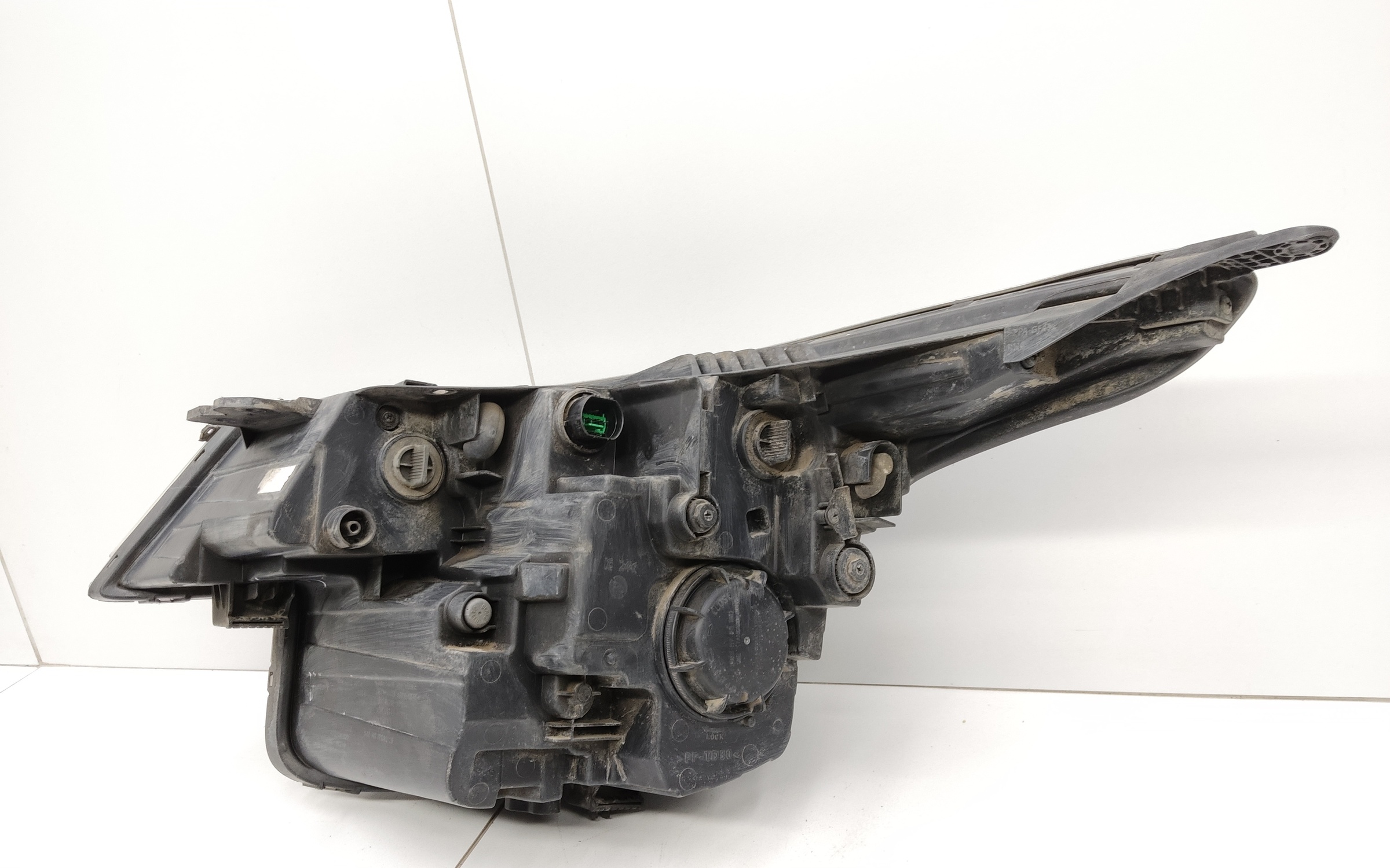 Фара передняя правая Kia Seltos галоген линза без ДХО