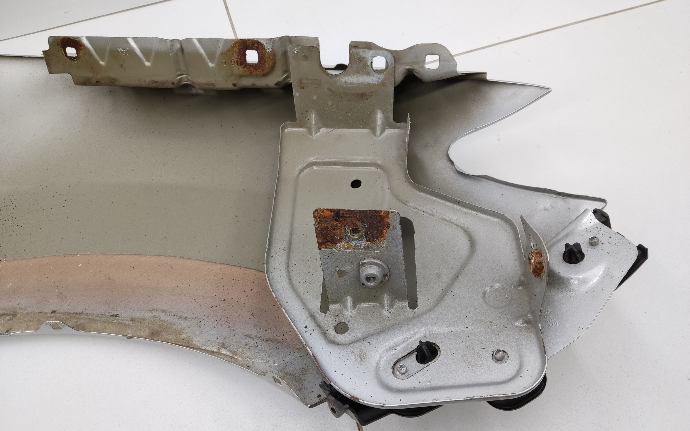 Крыло переднее левое Renault Logan 2 под повторитель