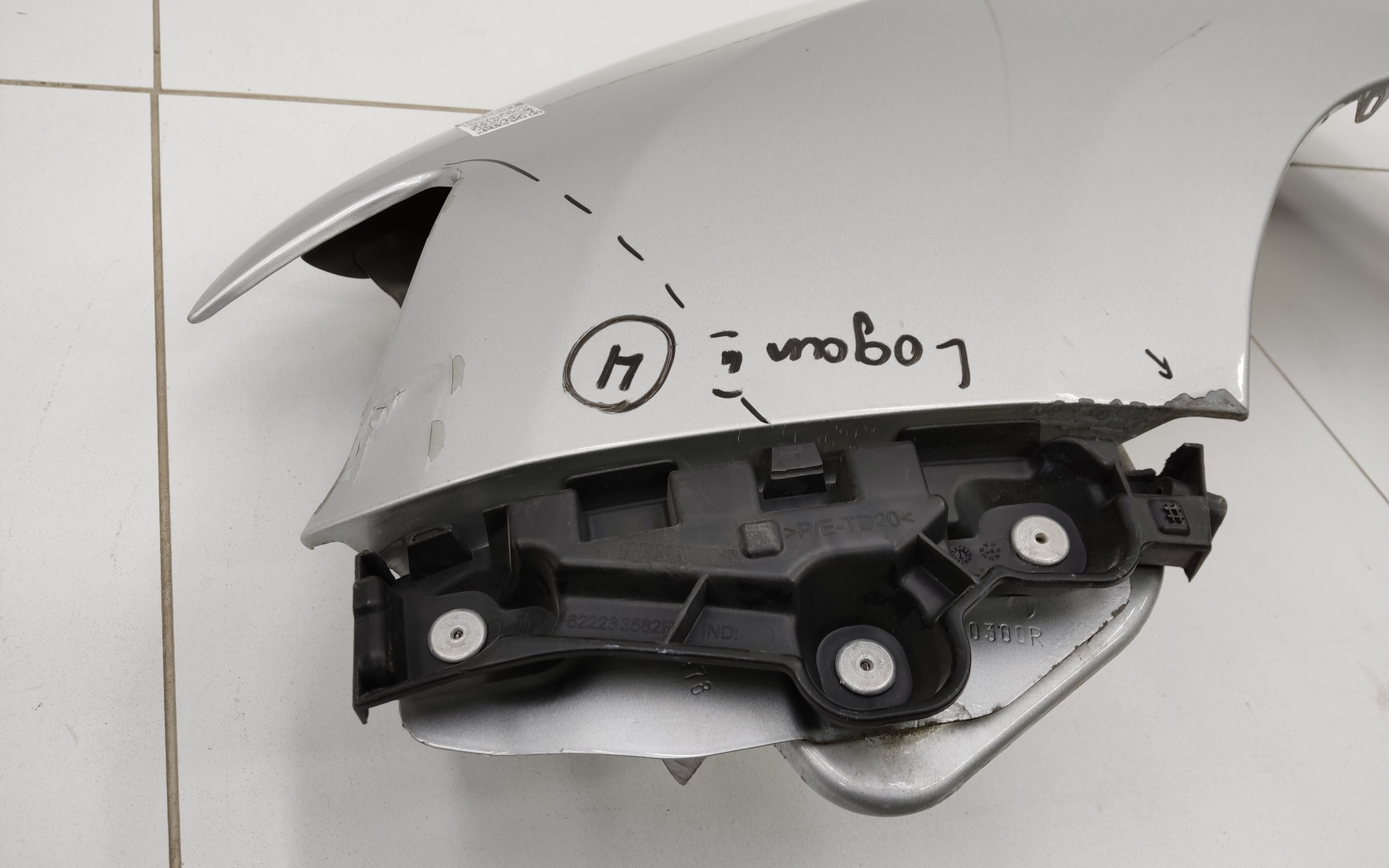 Крыло переднее левое Renault Logan 2 под повторитель