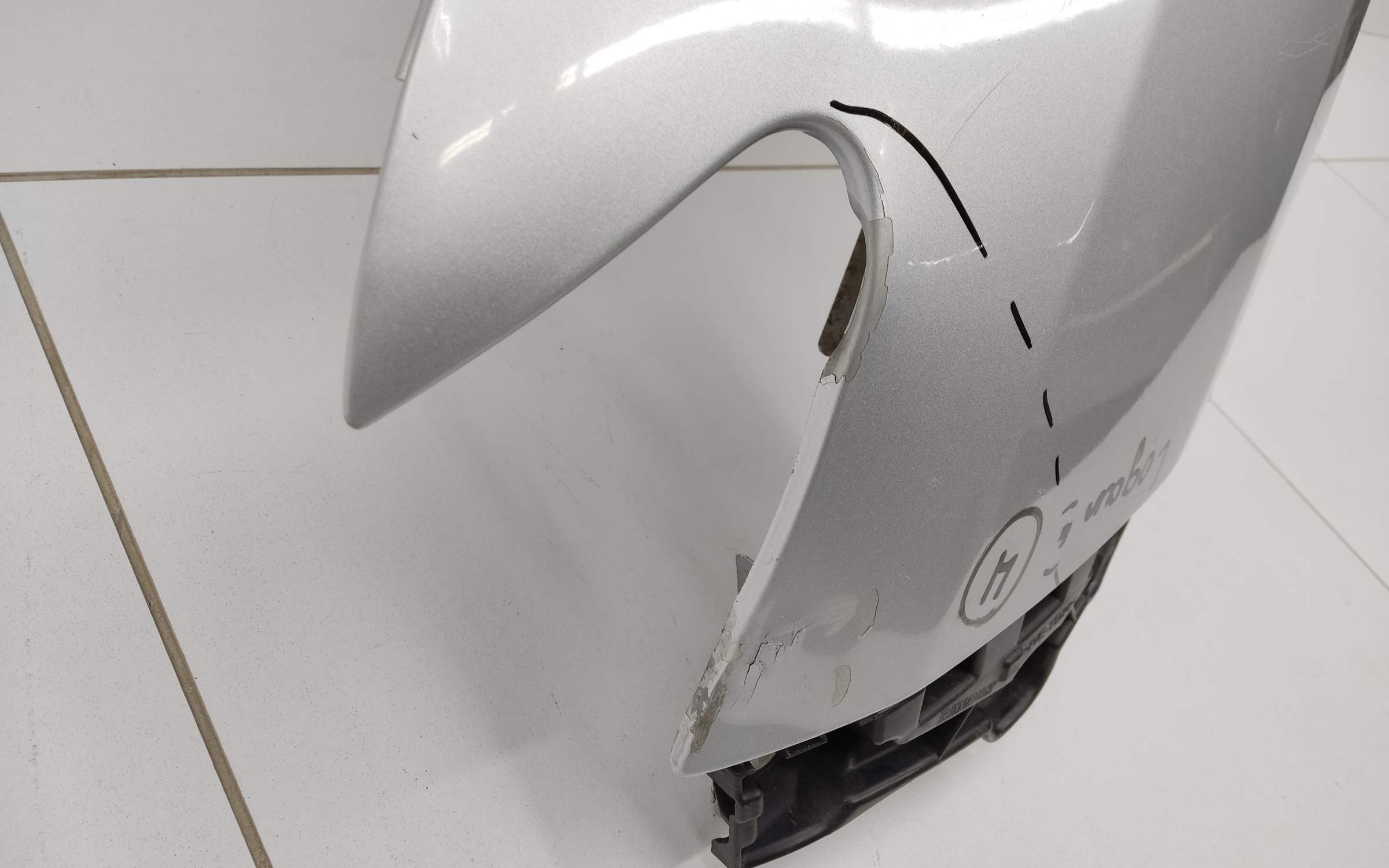 Крыло переднее левое Renault Logan 2 под повторитель