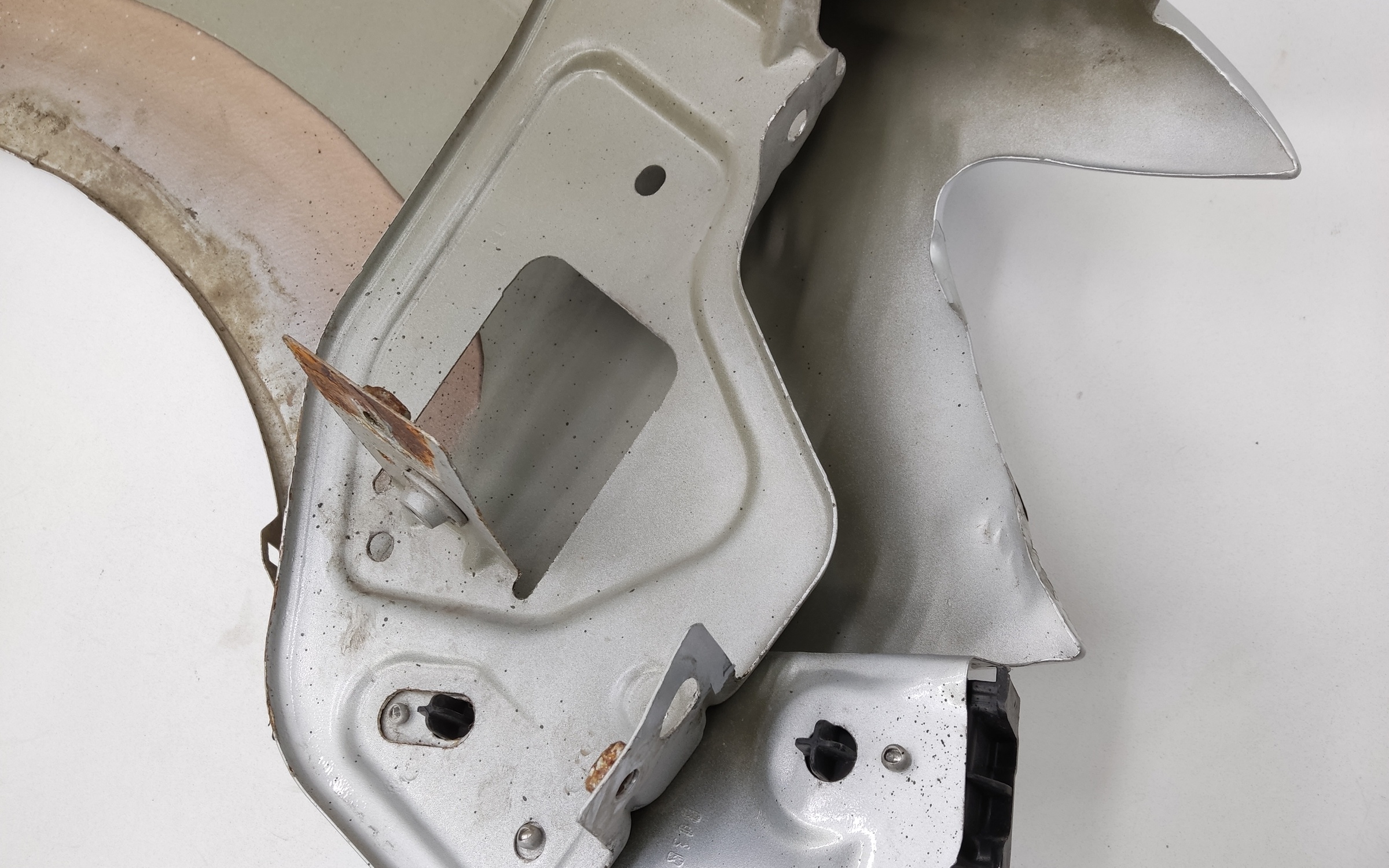 Крыло переднее левое Renault Logan 2 под повторитель