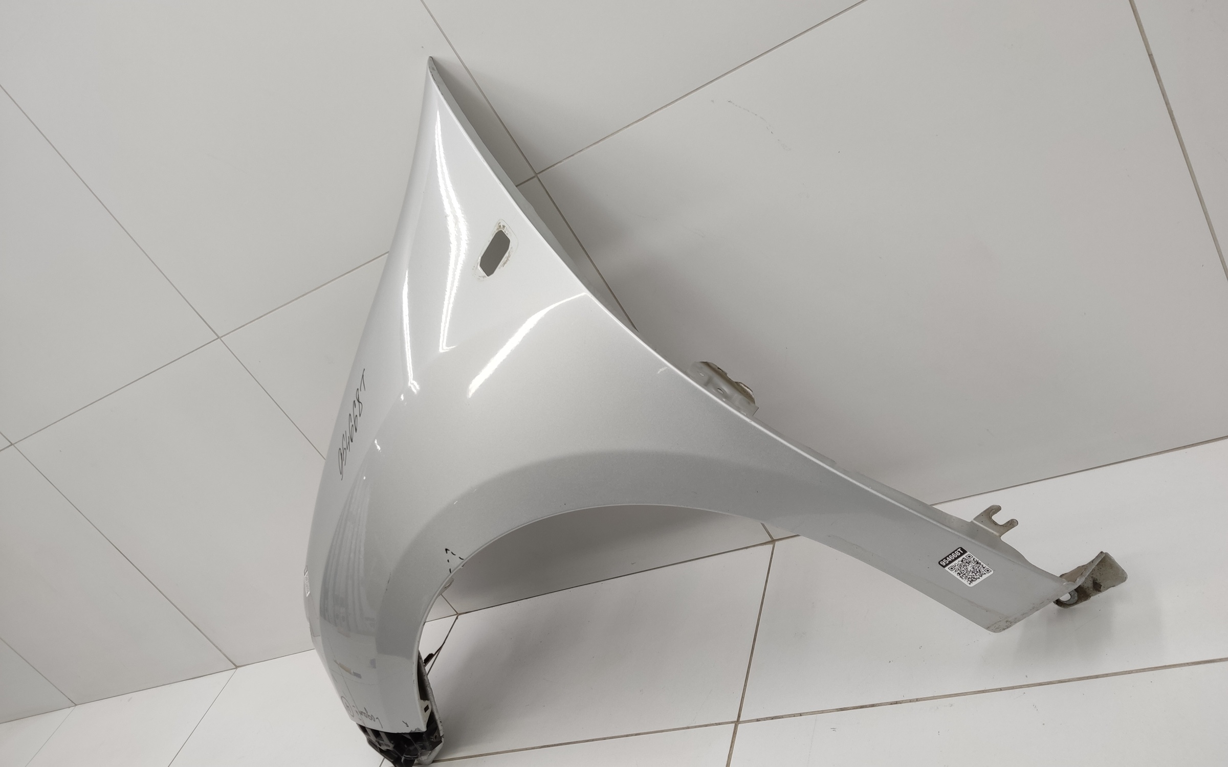 Крыло переднее левое Renault Logan 2 под повторитель