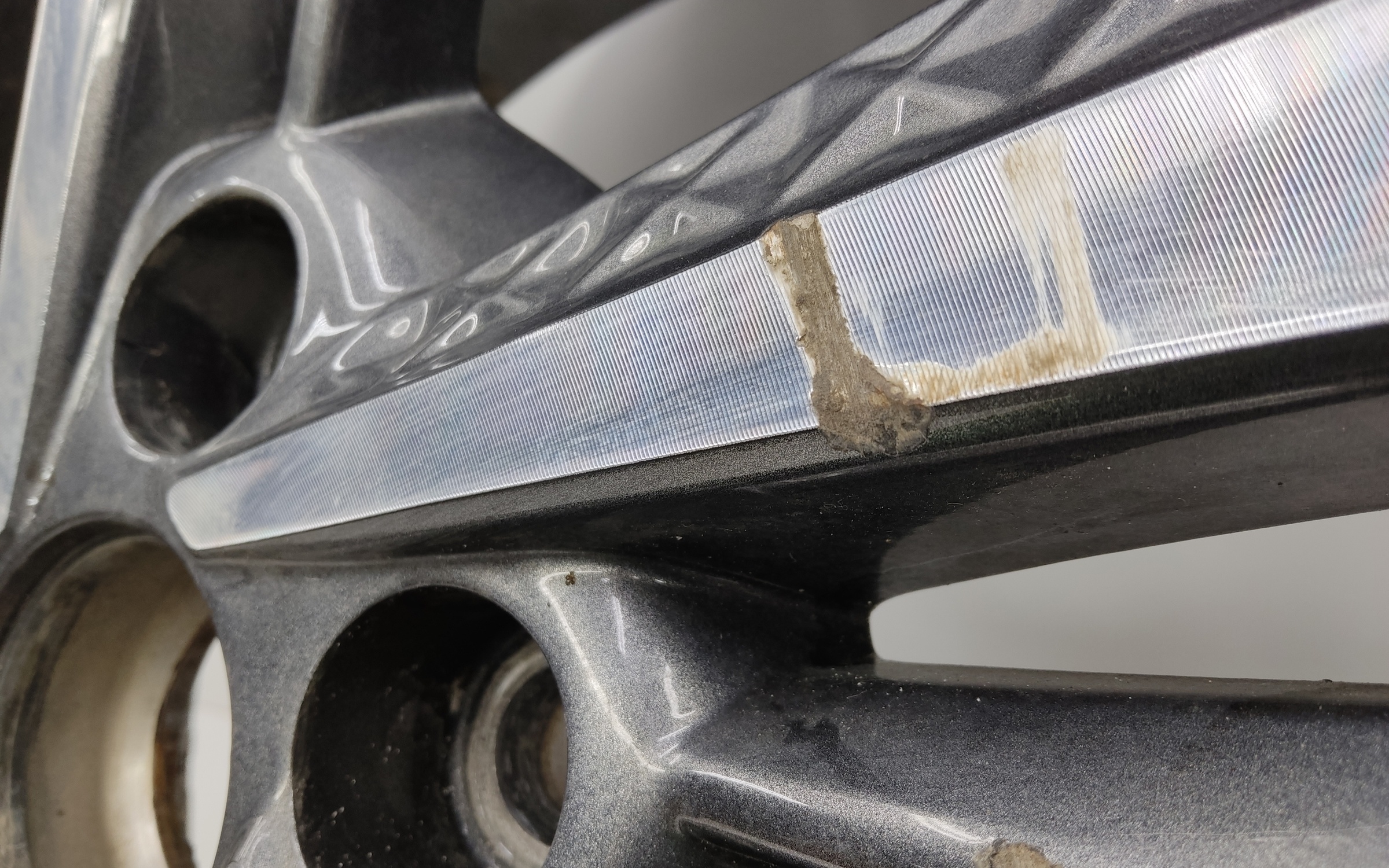 Диск колеса литой Geely Coolray Restail R18 тёмно-серый