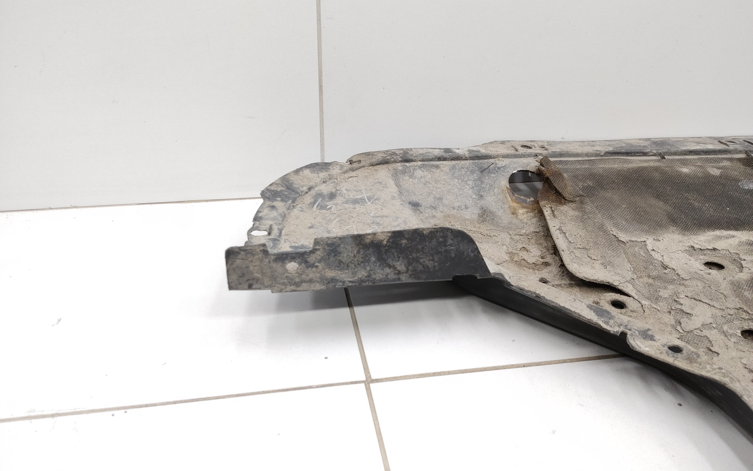 Пыльник двигателя Geely Coolray